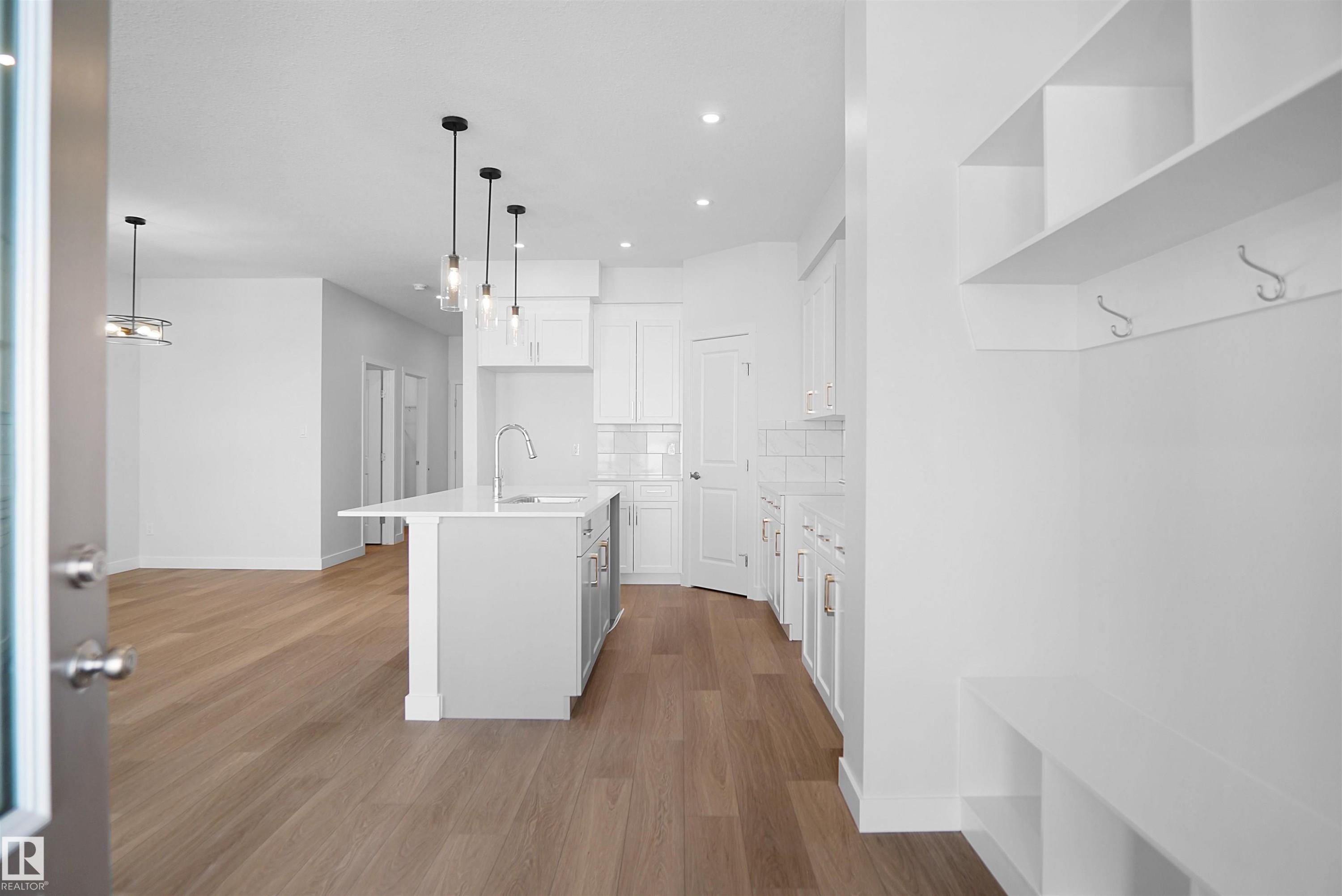 












17514 5A Street

,
Edmonton,




AB
T5Y 4E8

