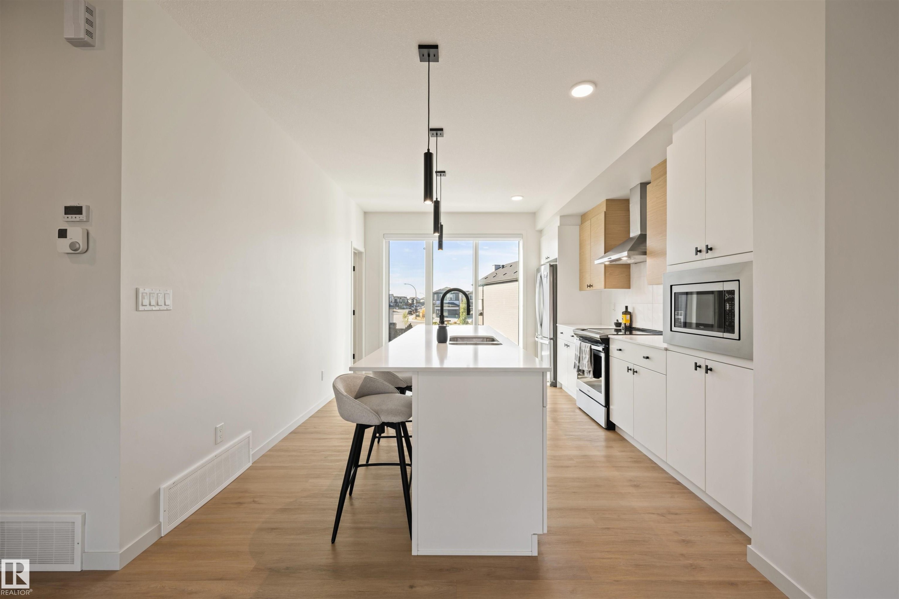 












459 39 Street

,
Edmonton,




AB
T6X 2X9

