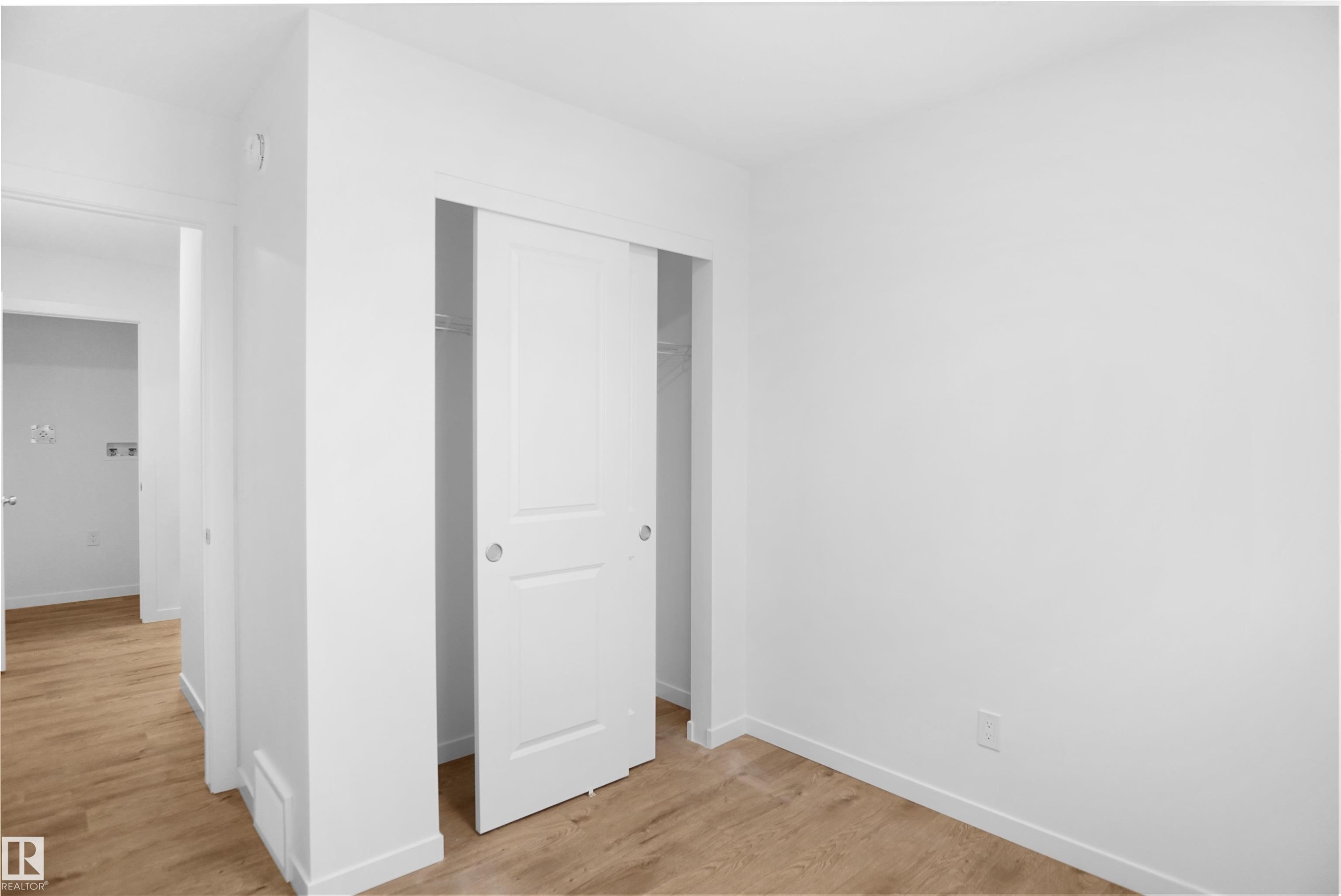 












2107 210 Street

,
Edmonton,




AB
T5S 0T1

