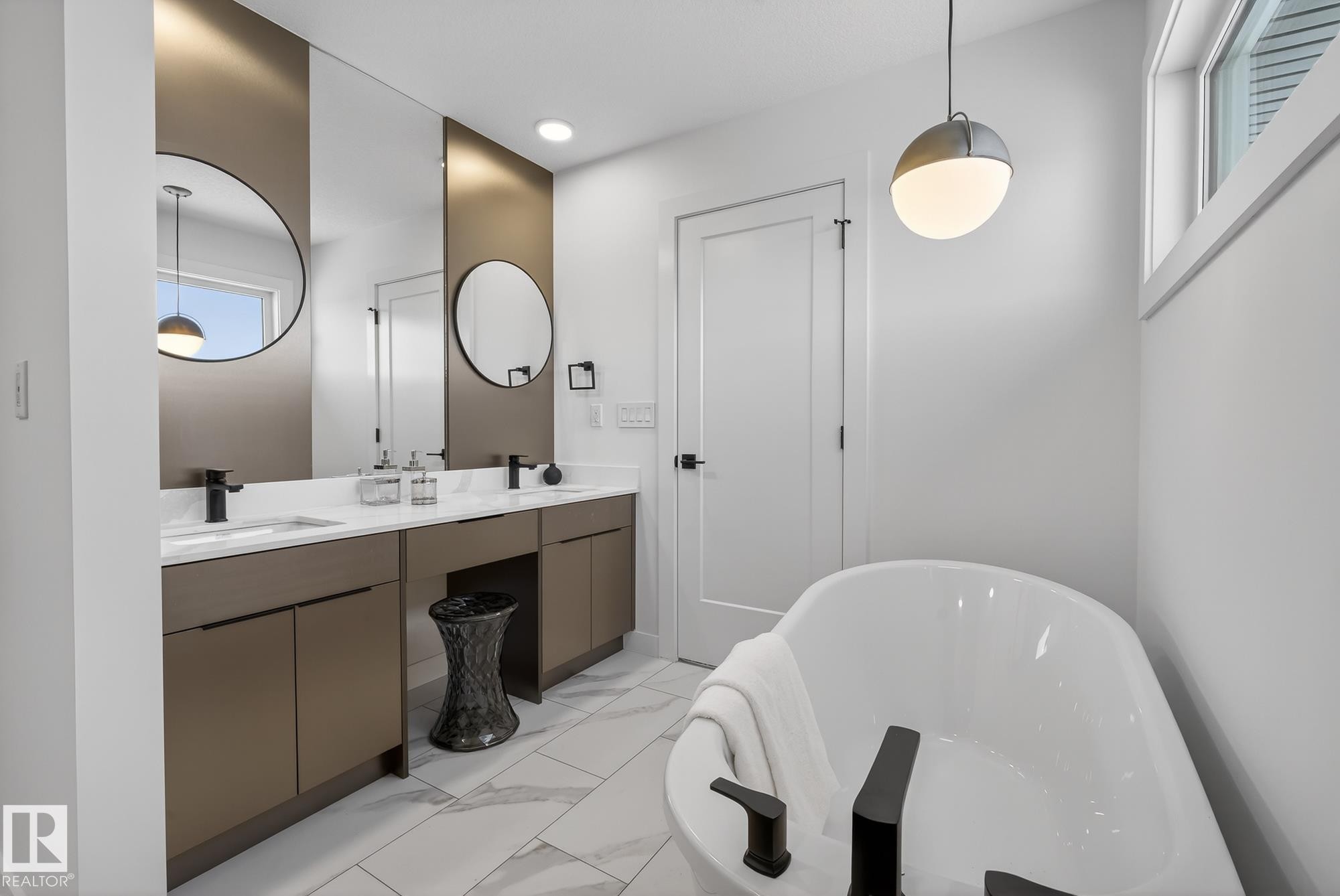 












6 ELDRIDGE Point(e)

,
St. Albert,




AB
T8N 8C3

