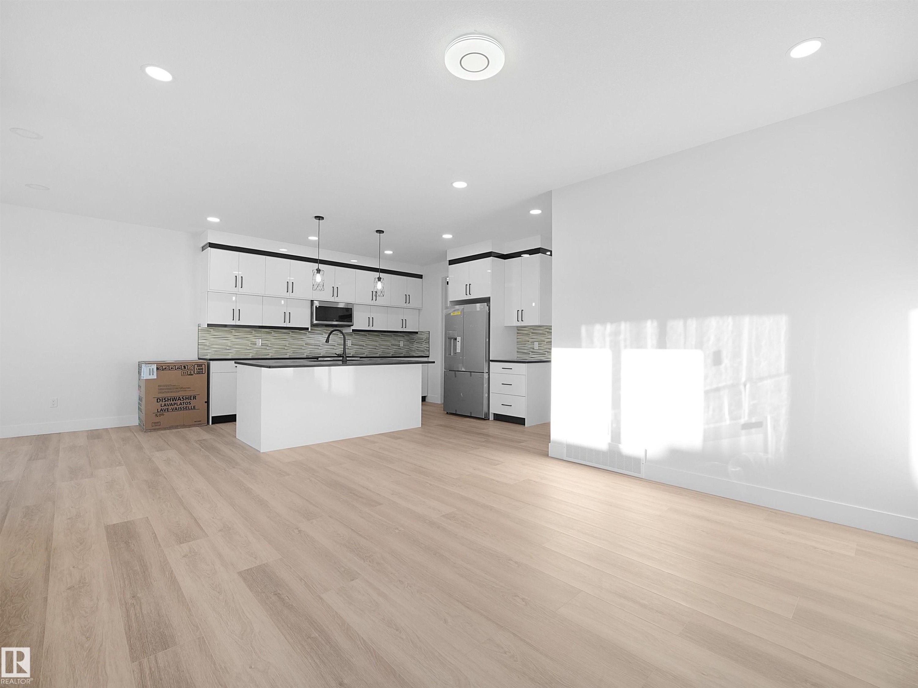 












6907 169 Avenue

,
Edmonton,




AB
T5Z 0H2

