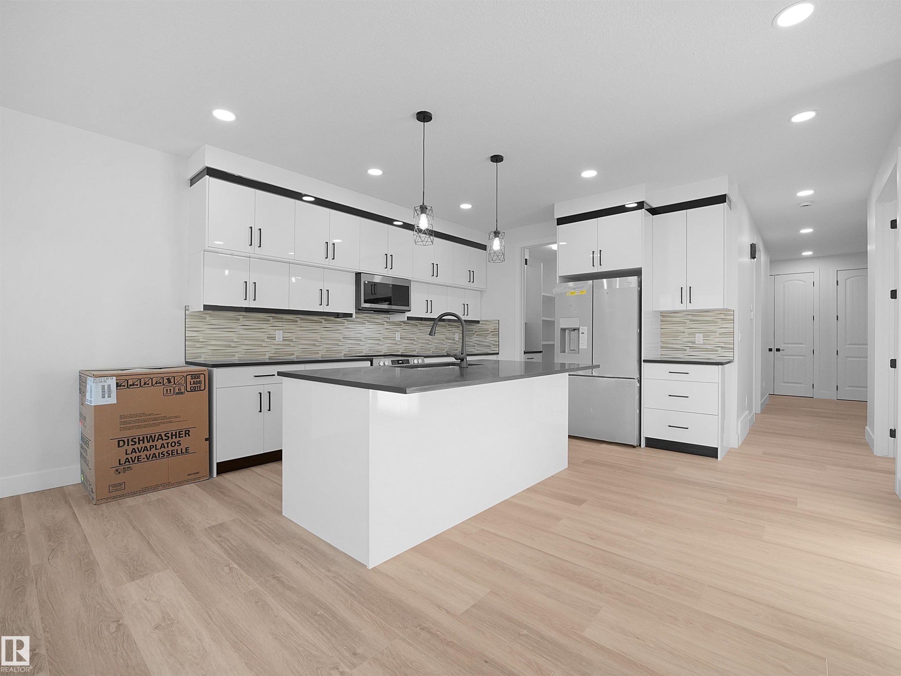 












6907 169 Avenue

,
Edmonton,




AB
T5Z 0H2

