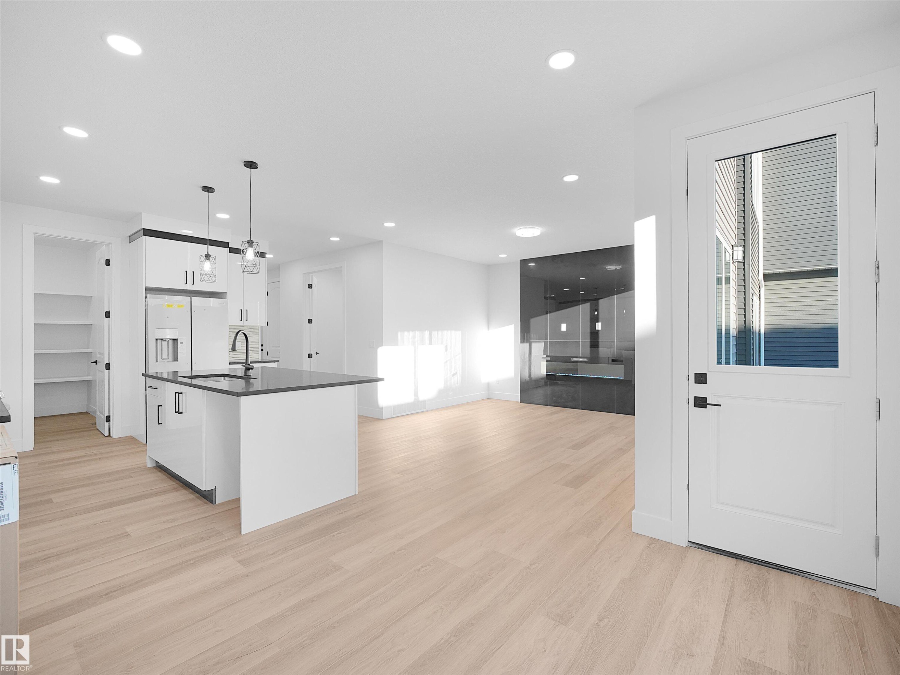 












6907 169 Avenue

,
Edmonton,




AB
T5Z 0H2

