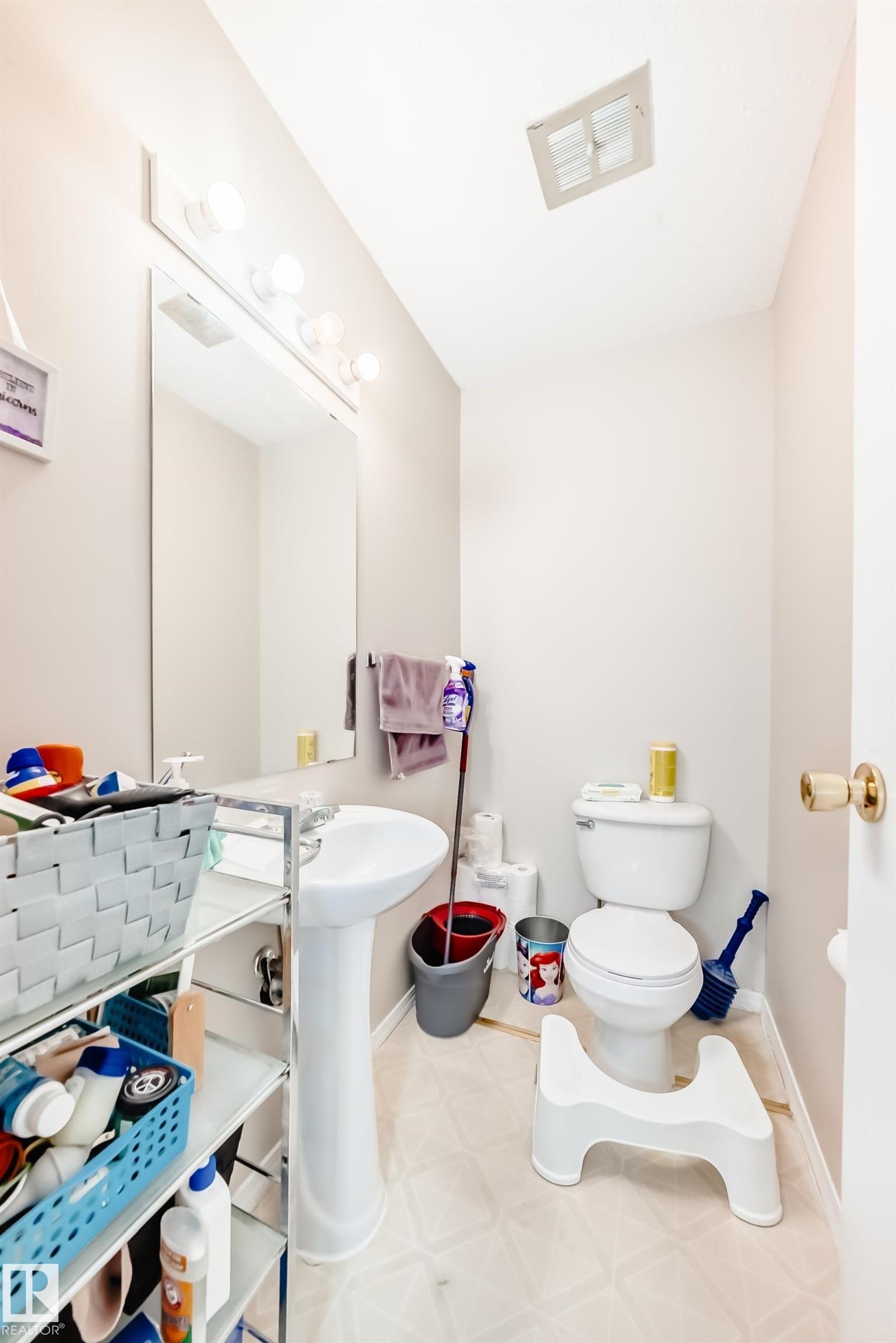 












208 11421 34 Street

,
Edmonton,




AB
T5W 5J7

