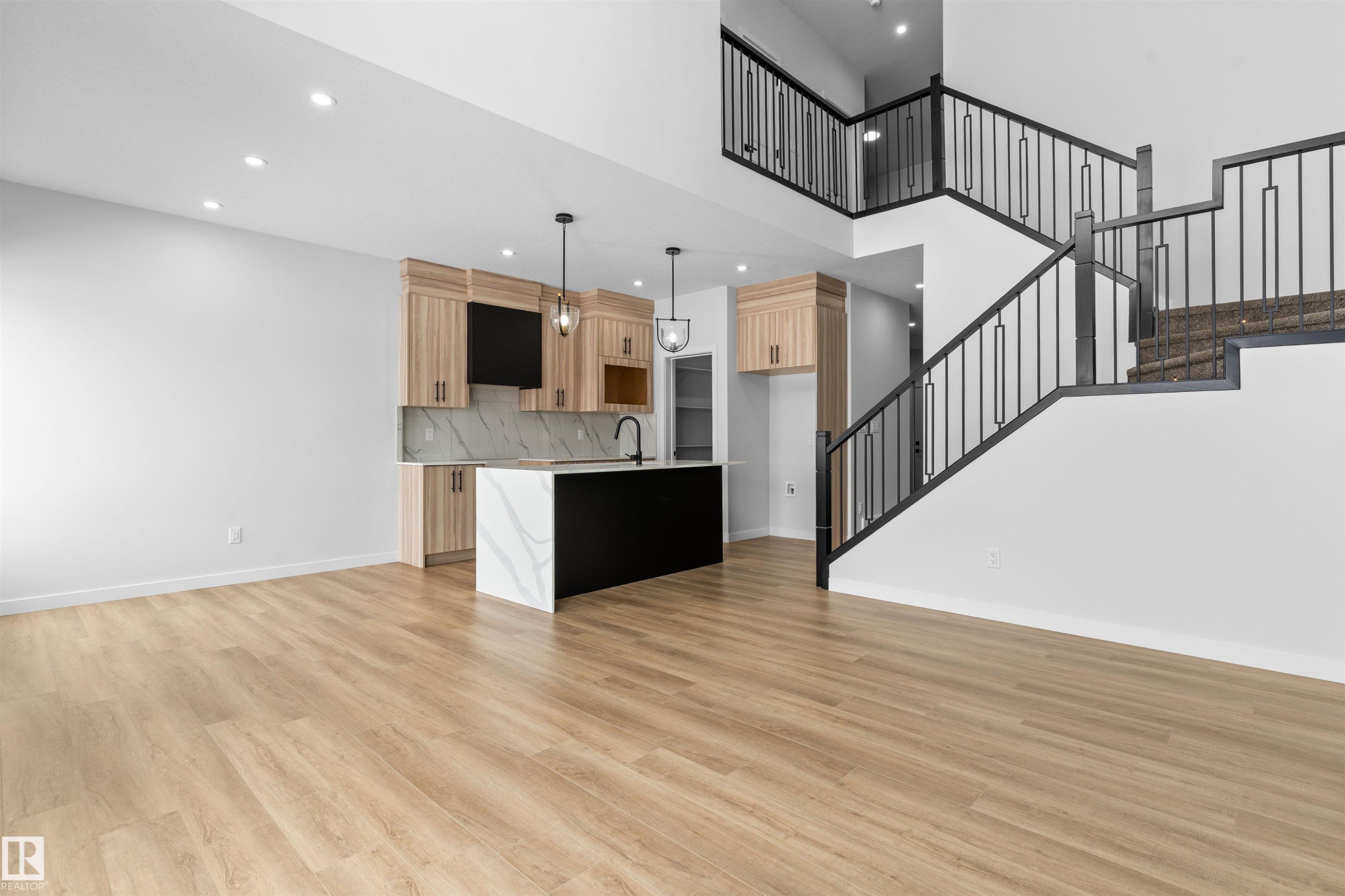 












116 25 Street

,
Edmonton,




AB
T6X 3K3

