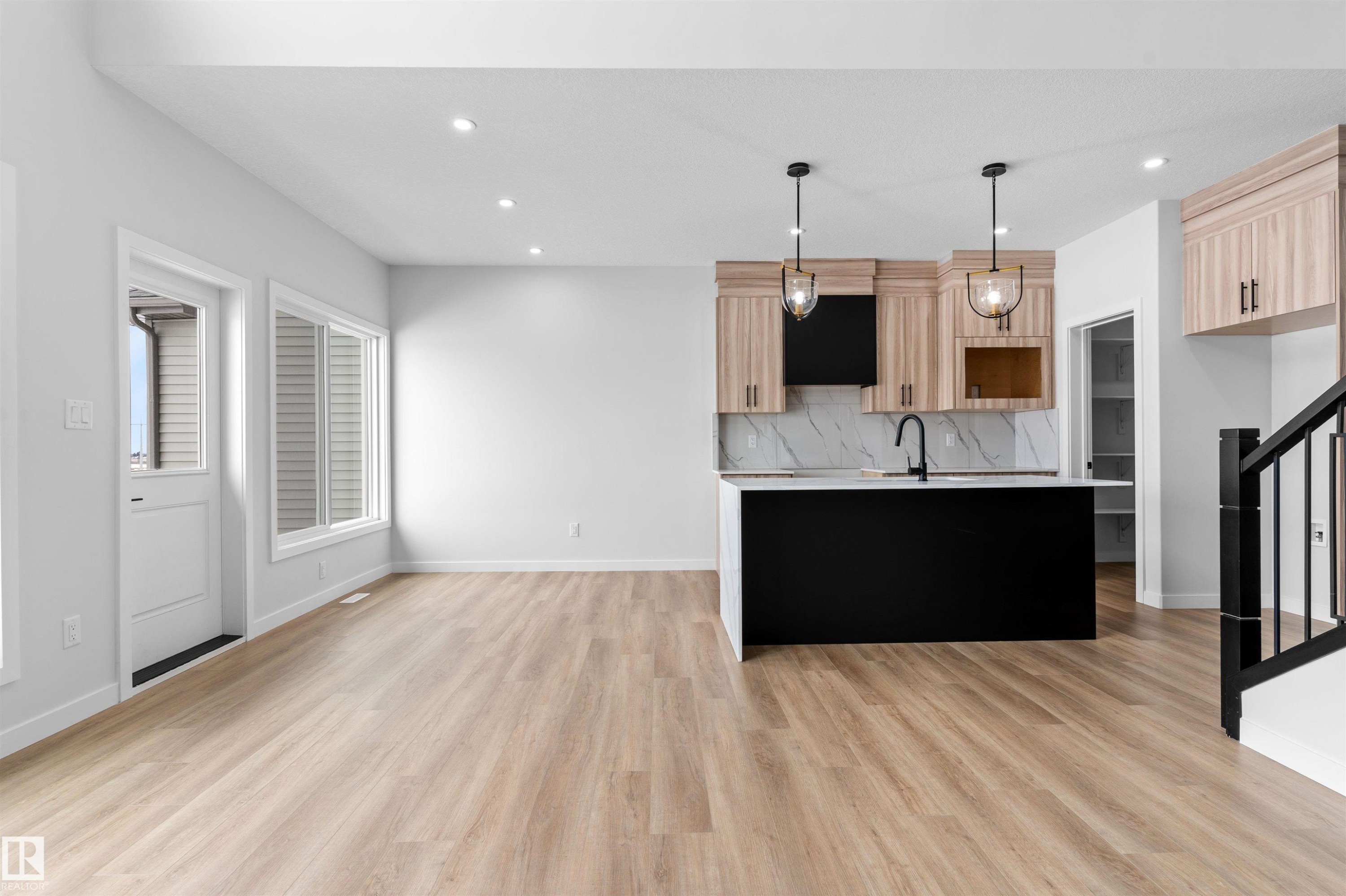 












116 25 Street

,
Edmonton,




AB
T6X 3K3

