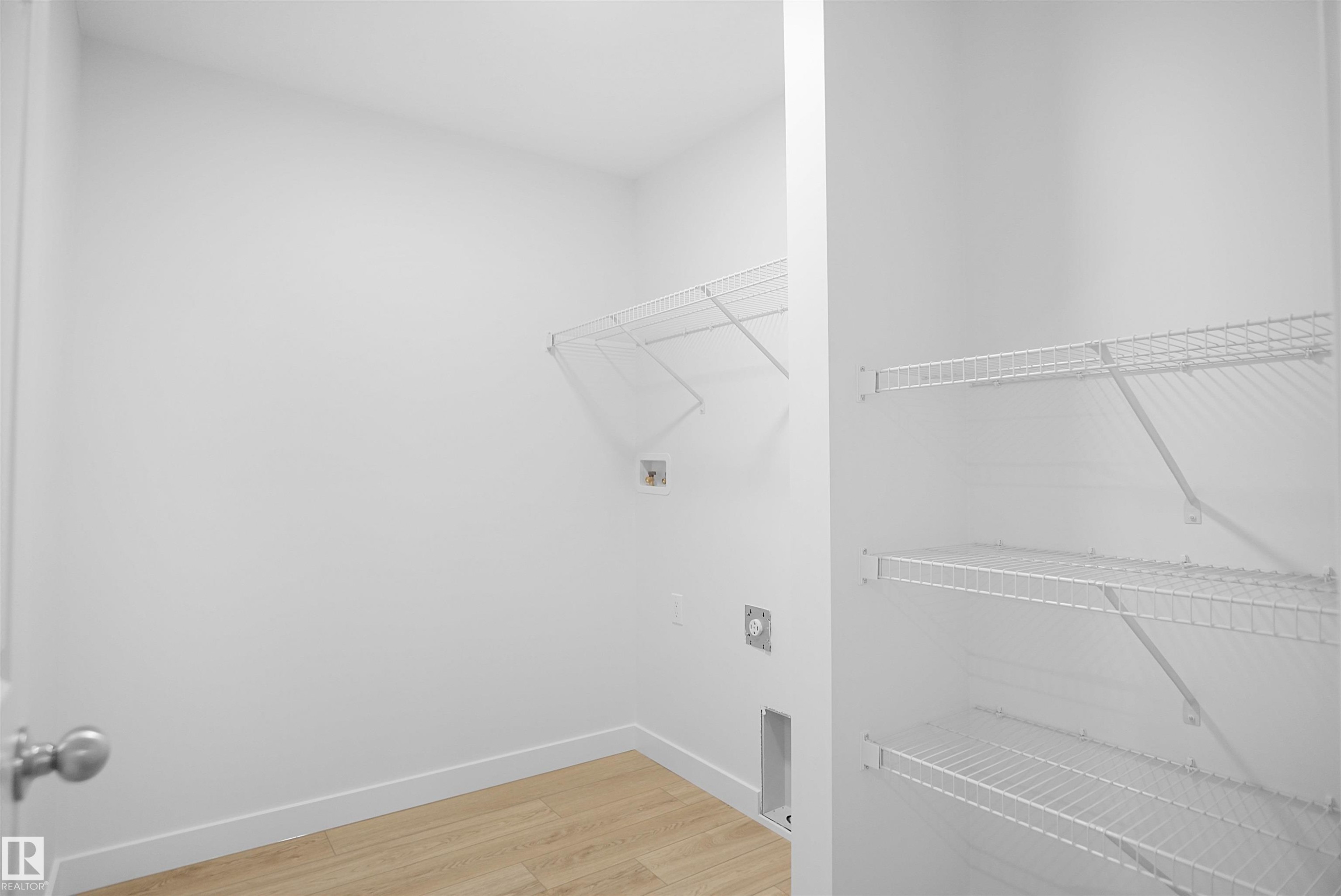 












1173 SOUTH CREEK Wynd

,
Stony Plain,




AB
T7Z 0M1

