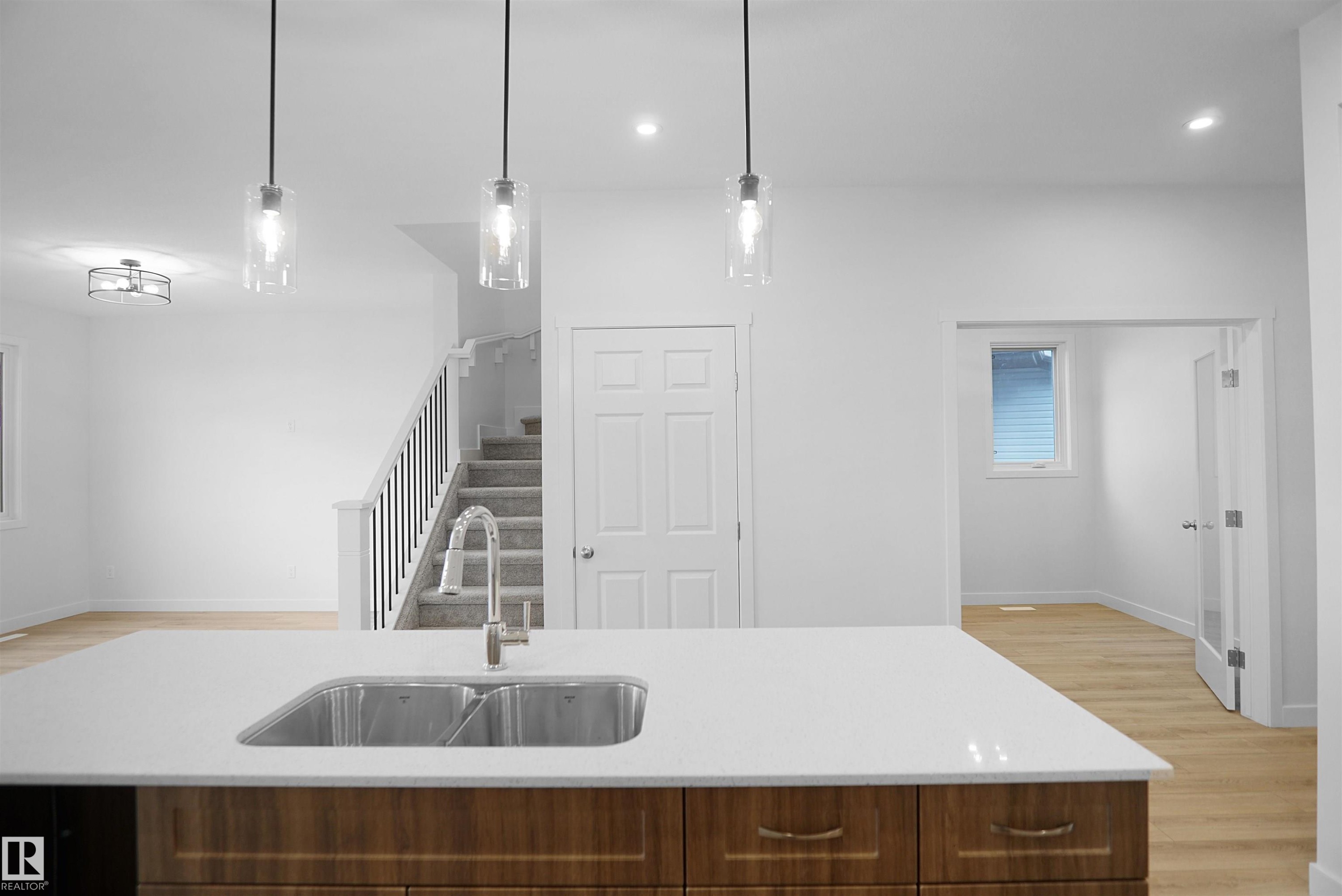 












1173 SOUTH CREEK Wynd

,
Stony Plain,




AB
T7Z 0M1

