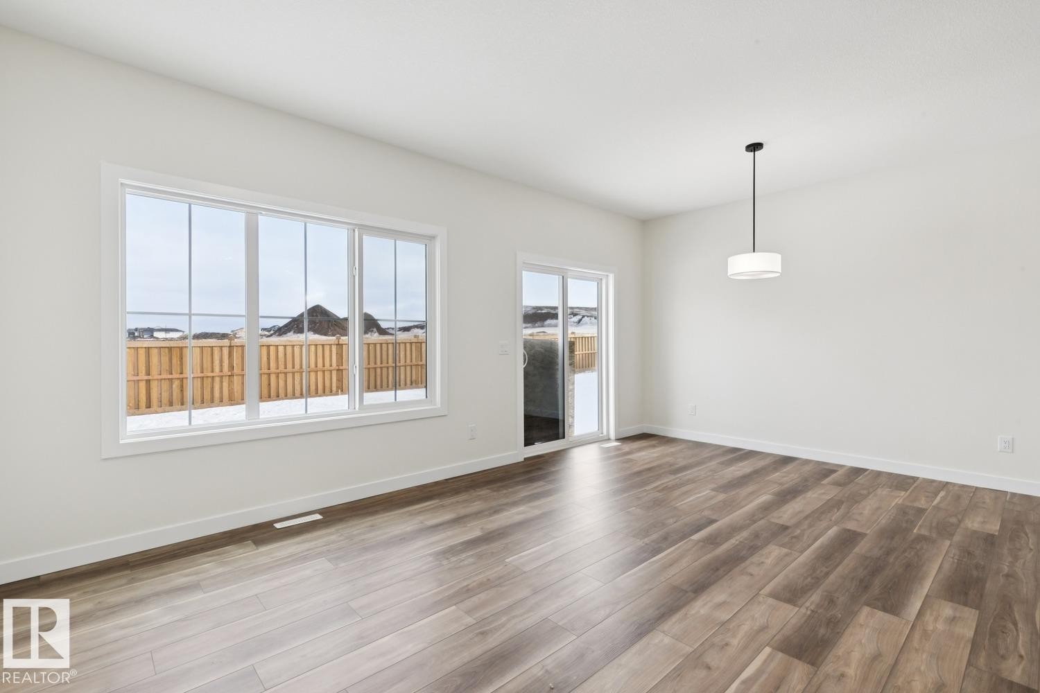 












407 26 Street

,
Edmonton,




AB
T6X 3E8

