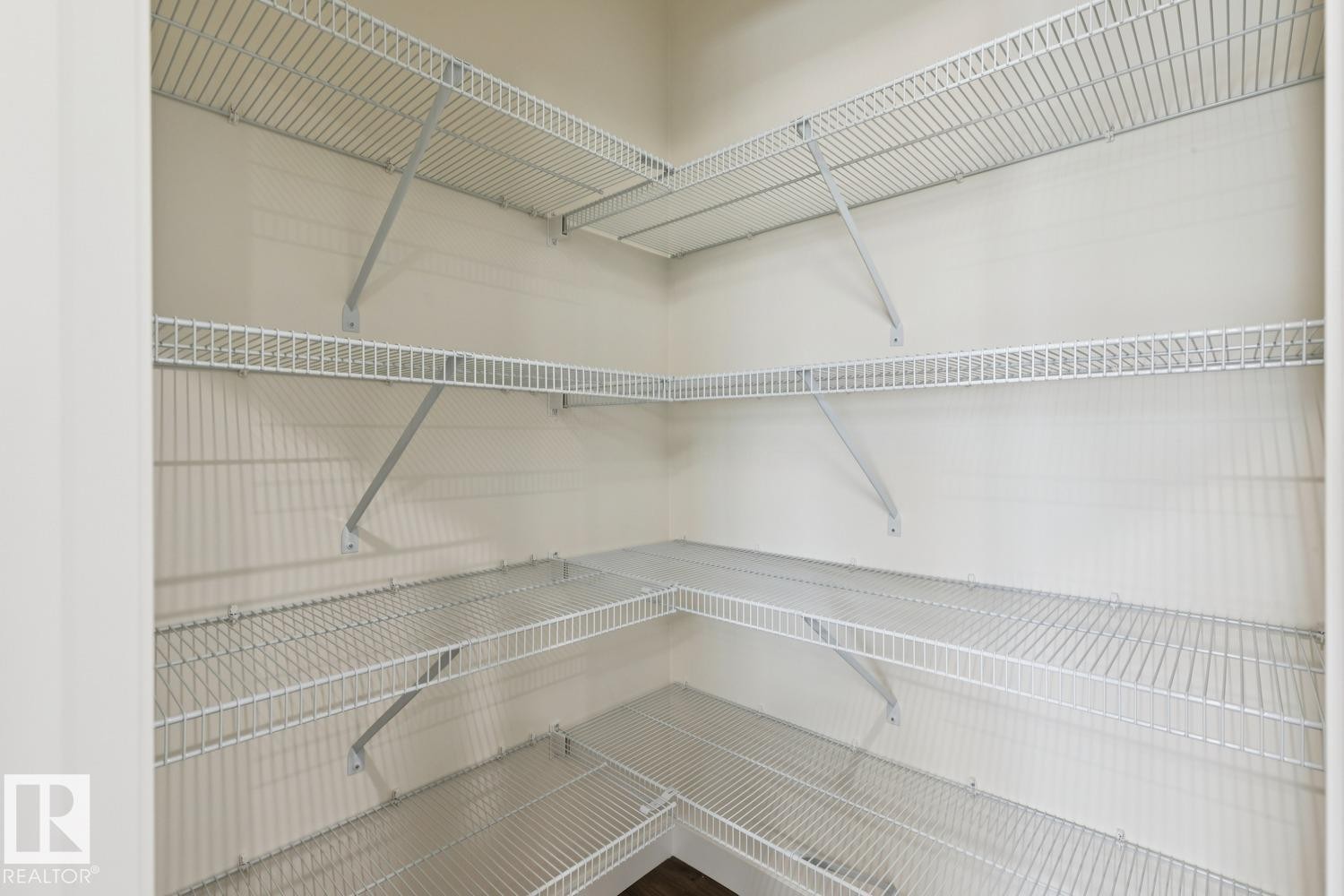 












407 26 Street

,
Edmonton,




AB
T6X 3E8

