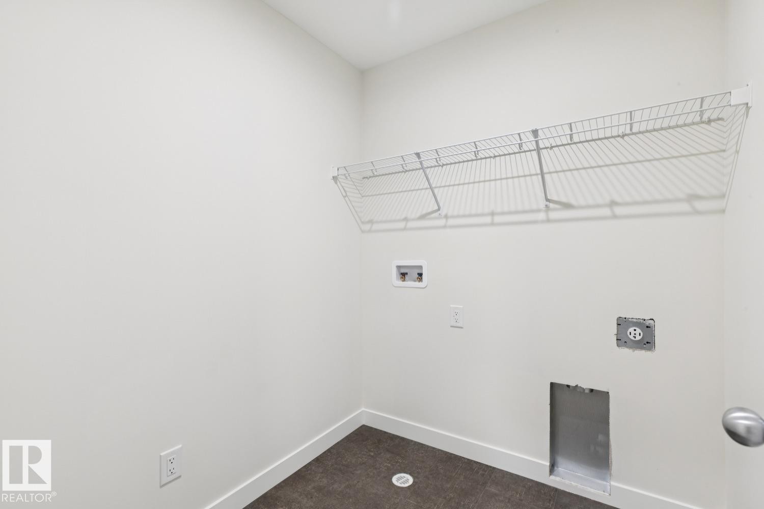 












407 26 Street

,
Edmonton,




AB
T6X 3E8

