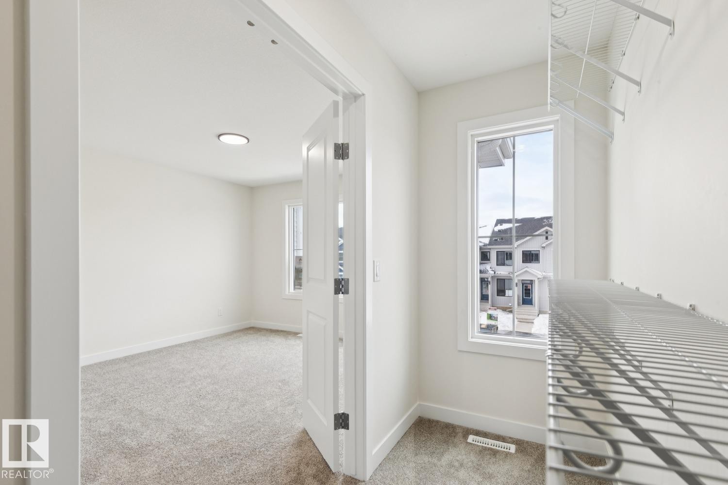 












407 26 Street

,
Edmonton,




AB
T6X 3E8

