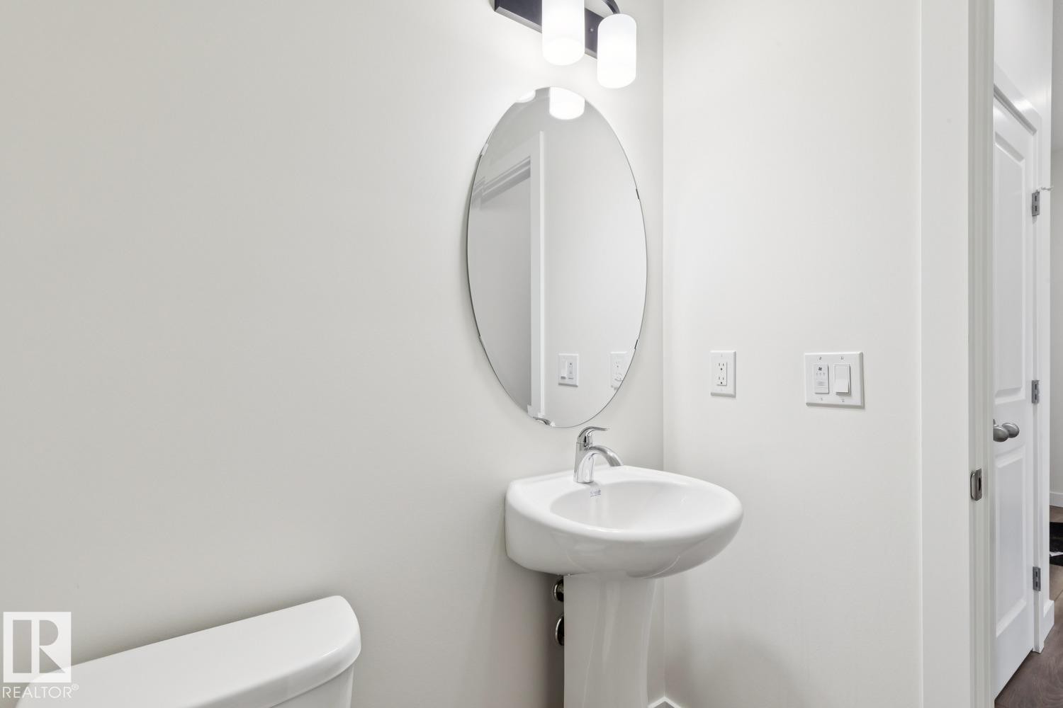 












407 26 Street

,
Edmonton,




AB
T6X 3E8

