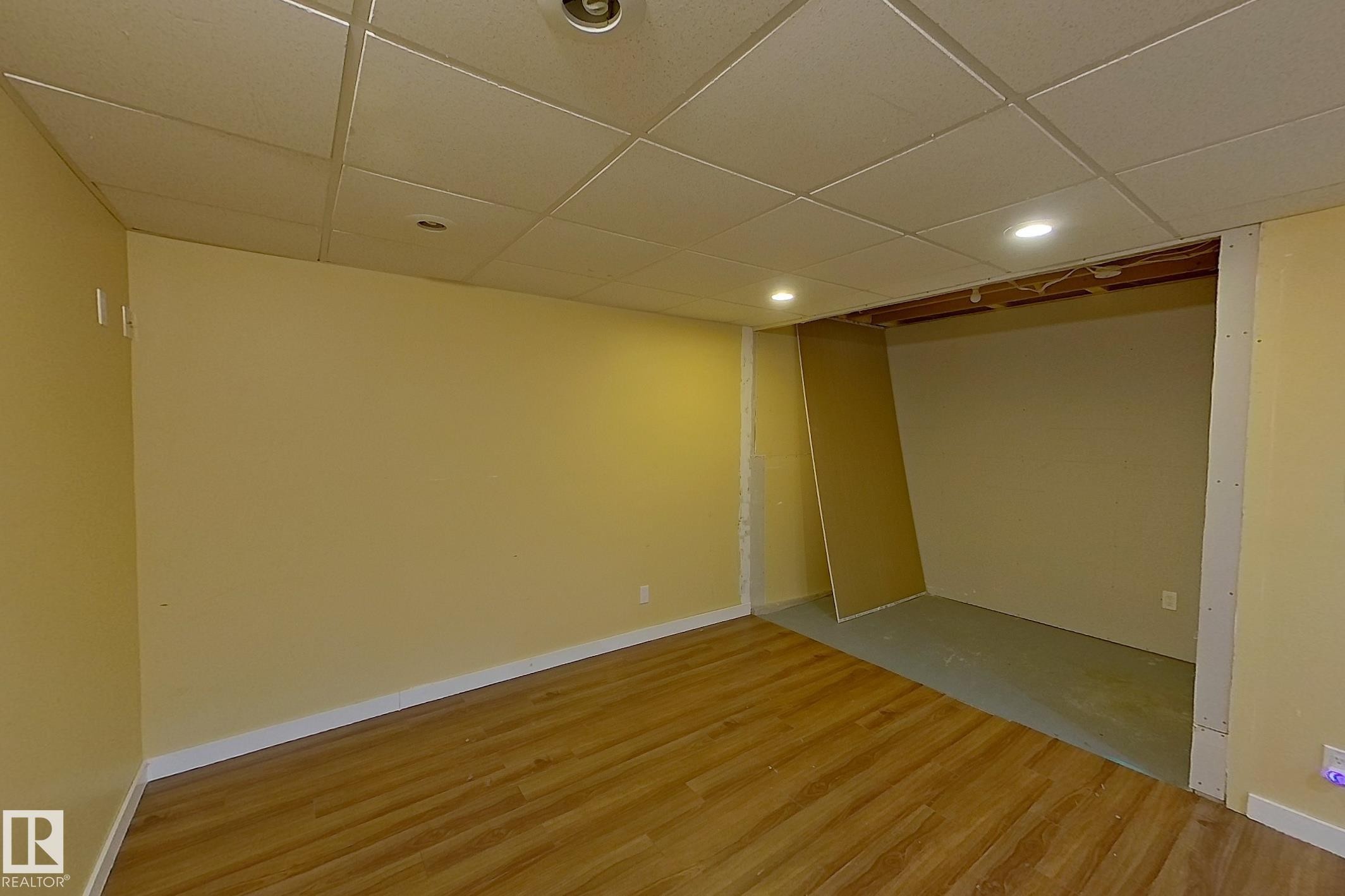 












121 1 ABERDEEN Way

,
Stony Plain,




AB
T7Z 1M9

