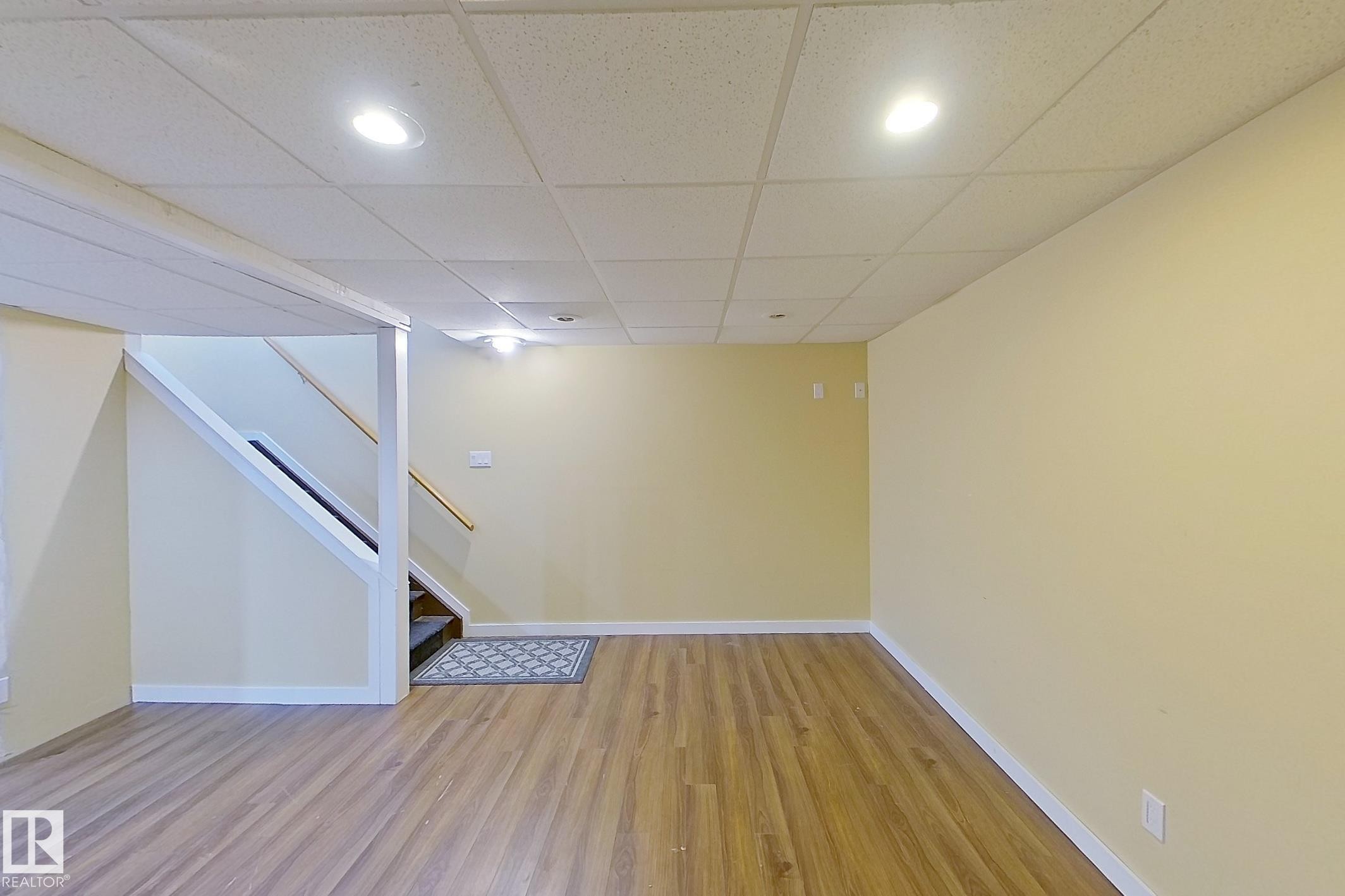 












121 1 ABERDEEN Way

,
Stony Plain,




AB
T7Z 1M9

