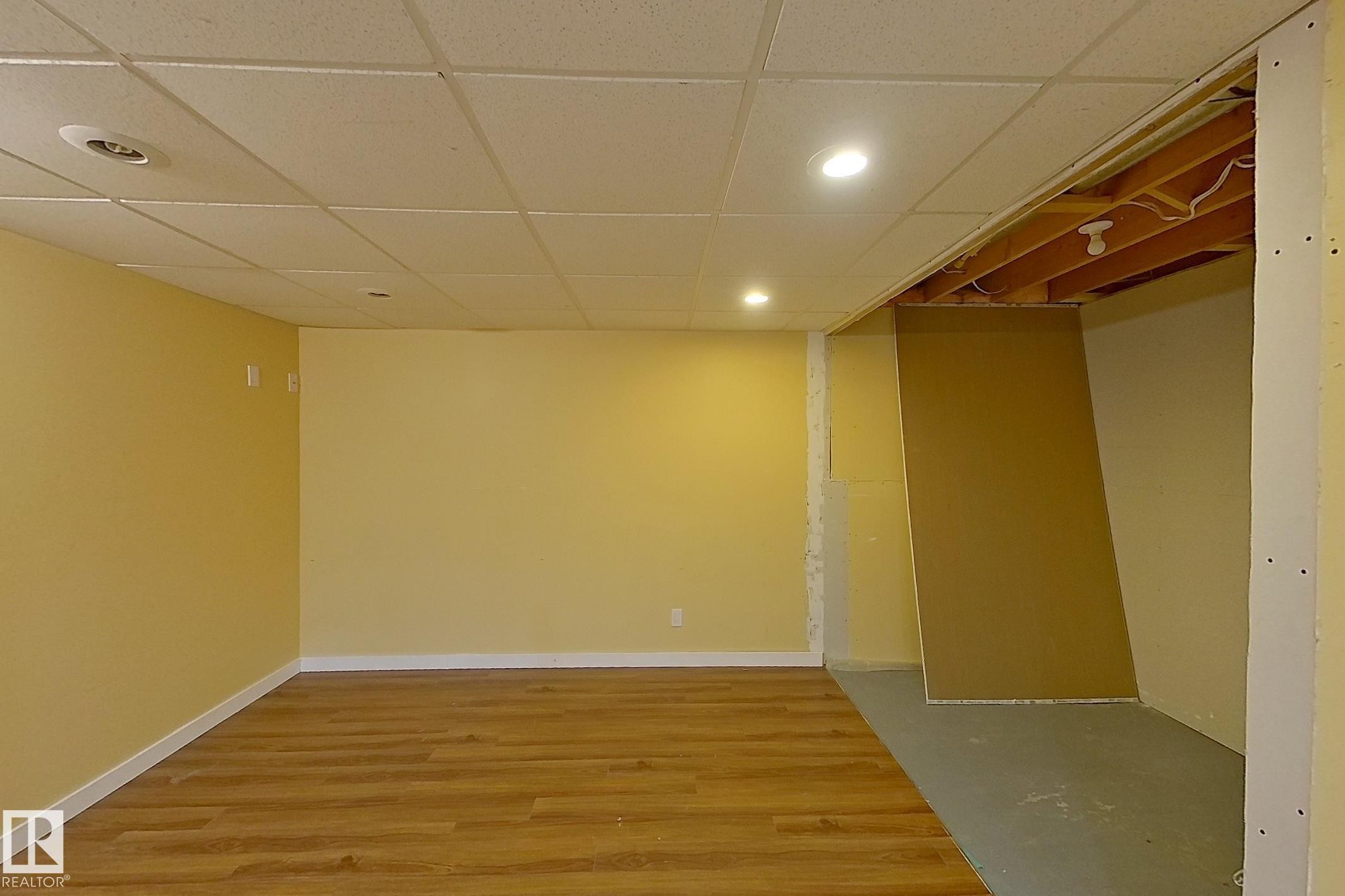 












121 1 ABERDEEN Way

,
Stony Plain,




AB
T7Z 1M9

