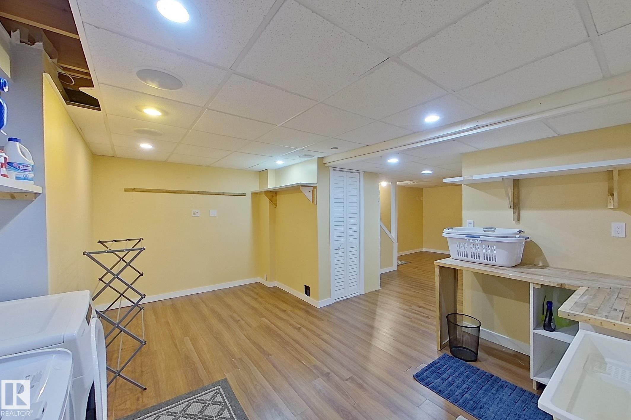 












121 1 ABERDEEN Way

,
Stony Plain,




AB
T7Z 1M9

