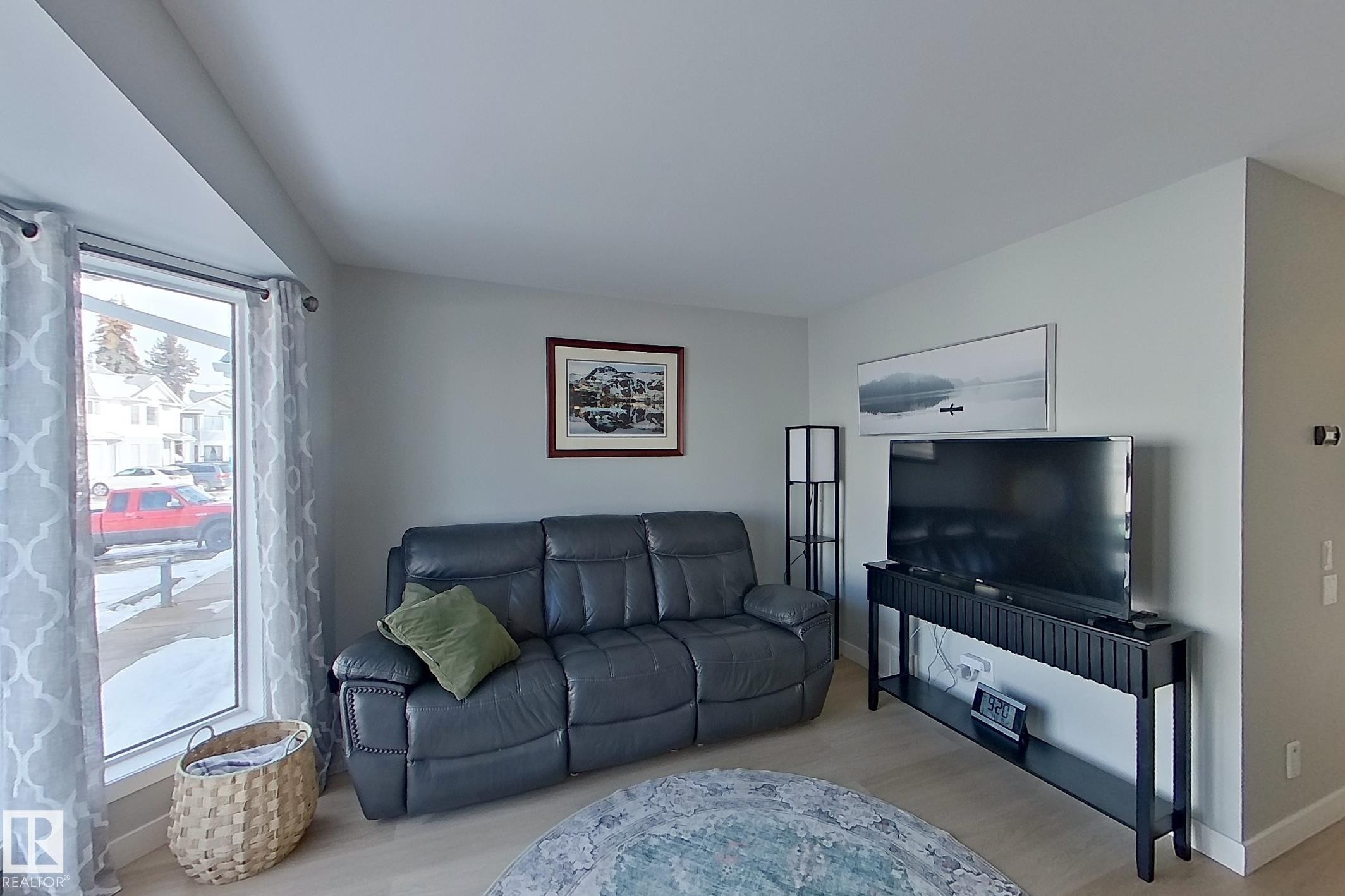 












121 1 ABERDEEN Way

,
Stony Plain,




AB
T7Z 1M9

