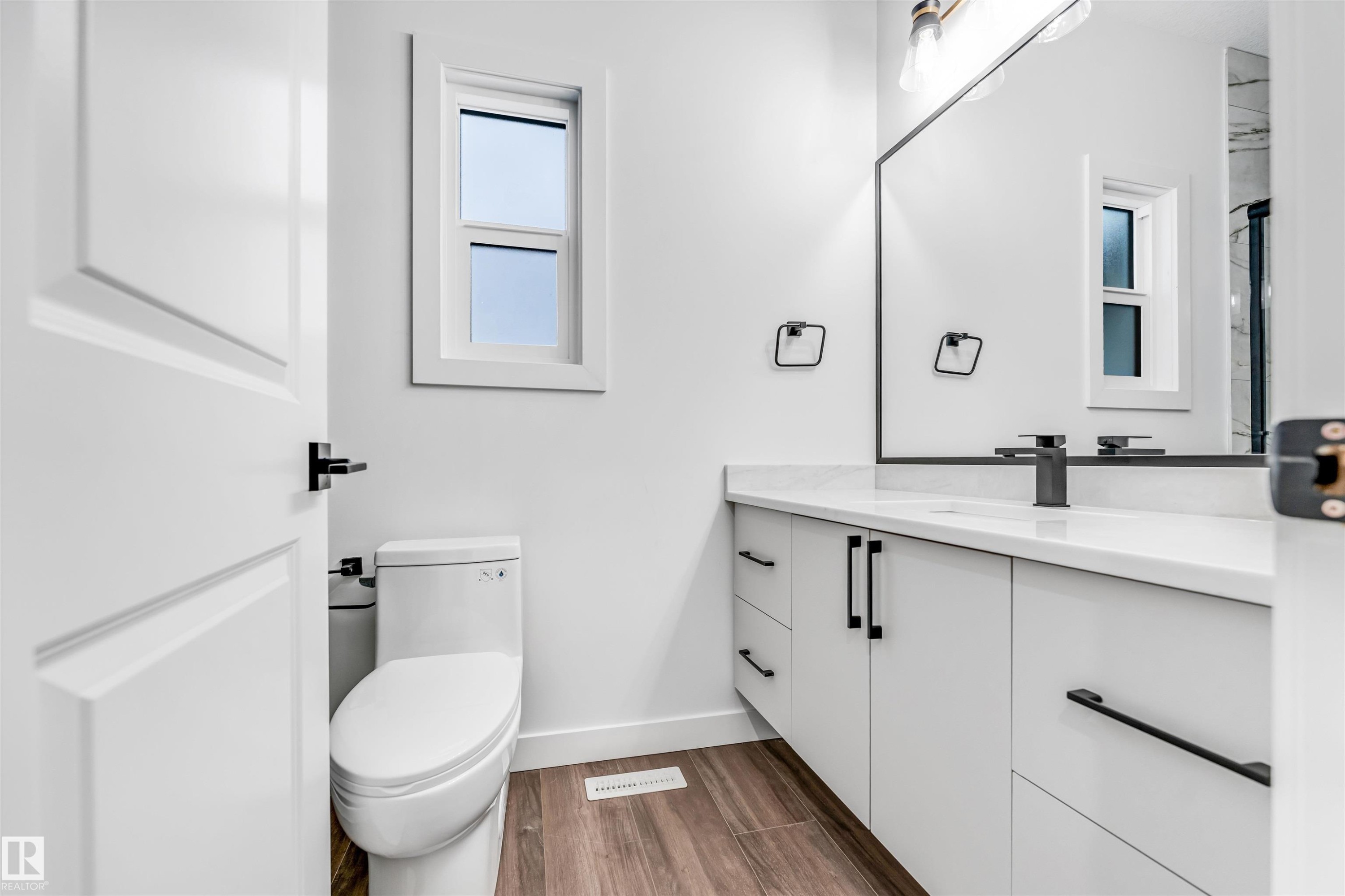 












136 Creekside Lane

,
Leduc,




AB
T9E 1T1

