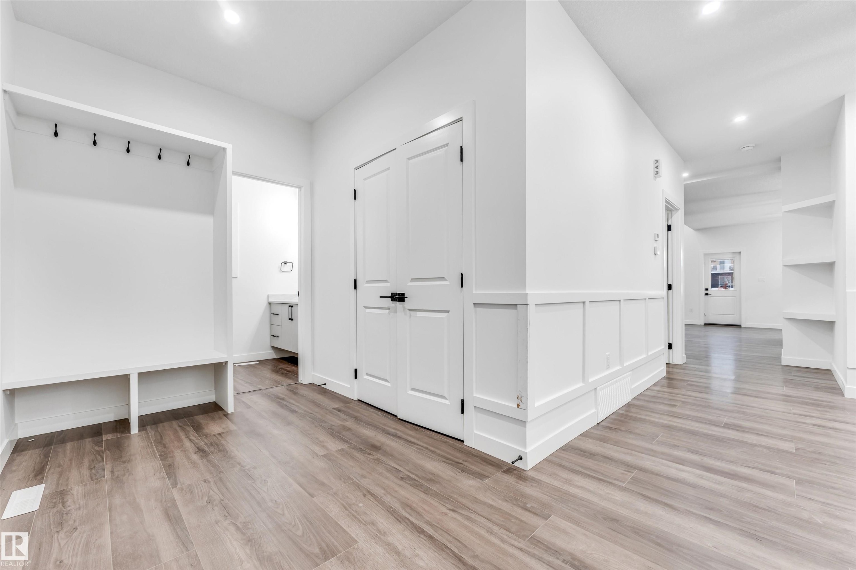 












136 Creekside Lane

,
Leduc,




AB
T9E 1T1

