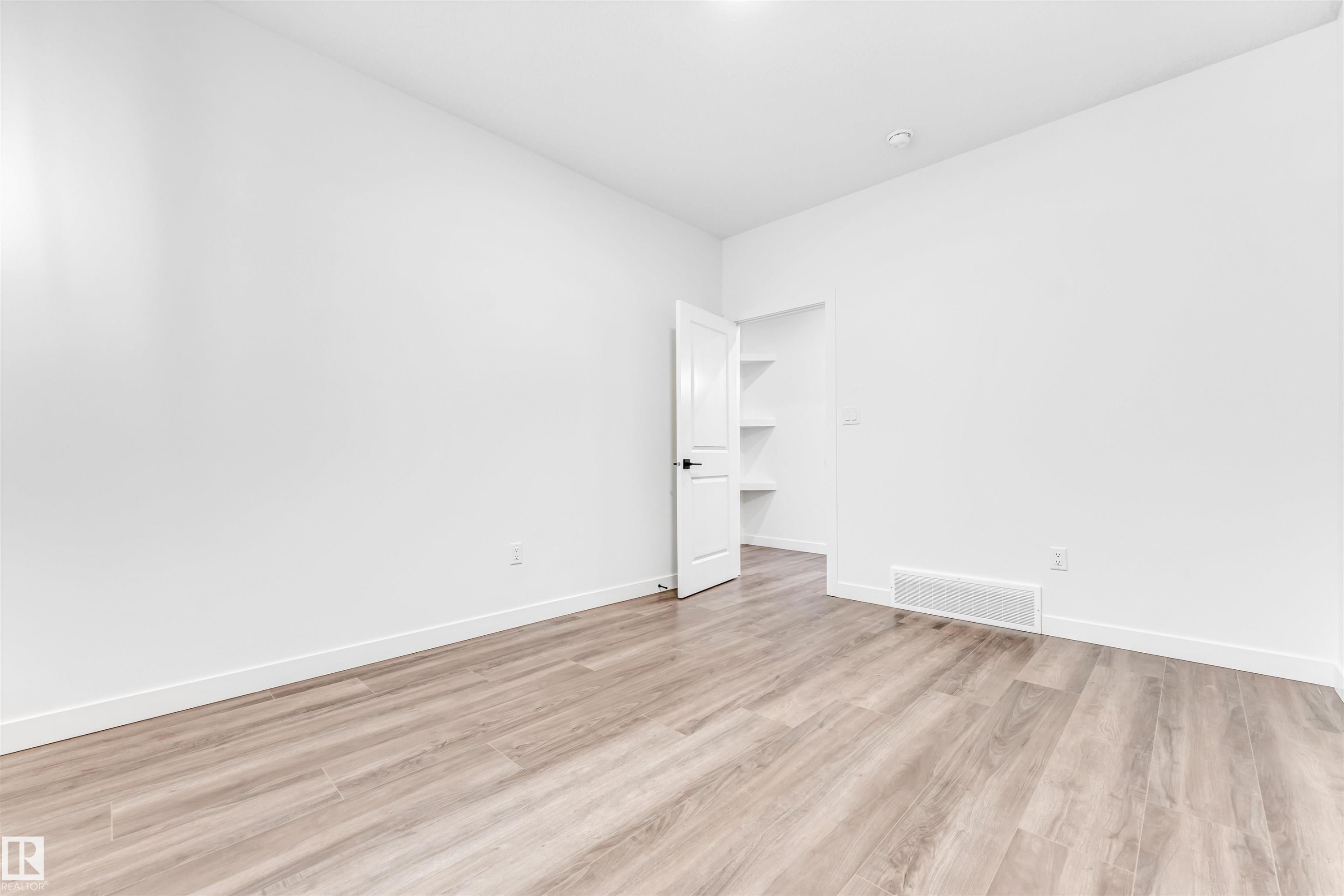 












136 Creekside Lane

,
Leduc,




AB
T9E 1T1

