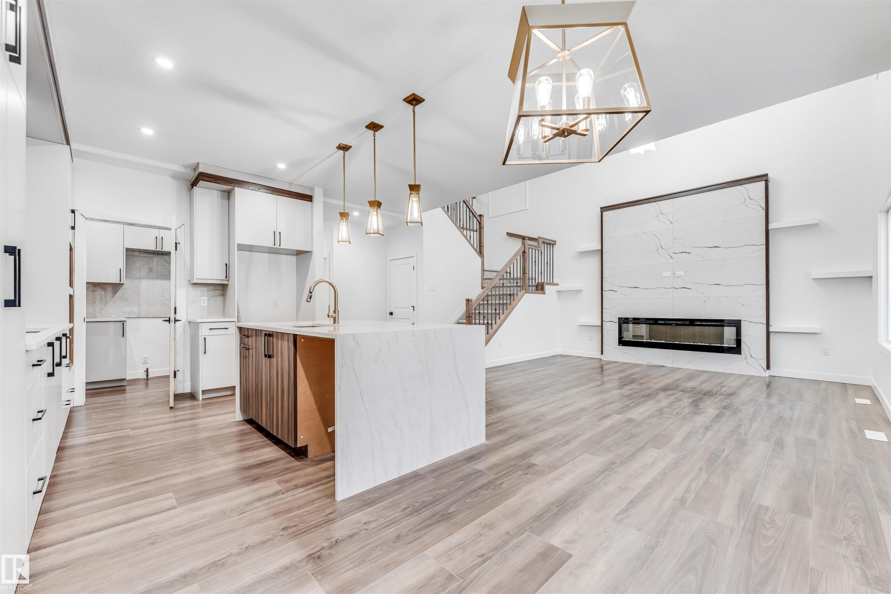 












136 Creekside Lane

,
Leduc,




AB
T9E 1T1

