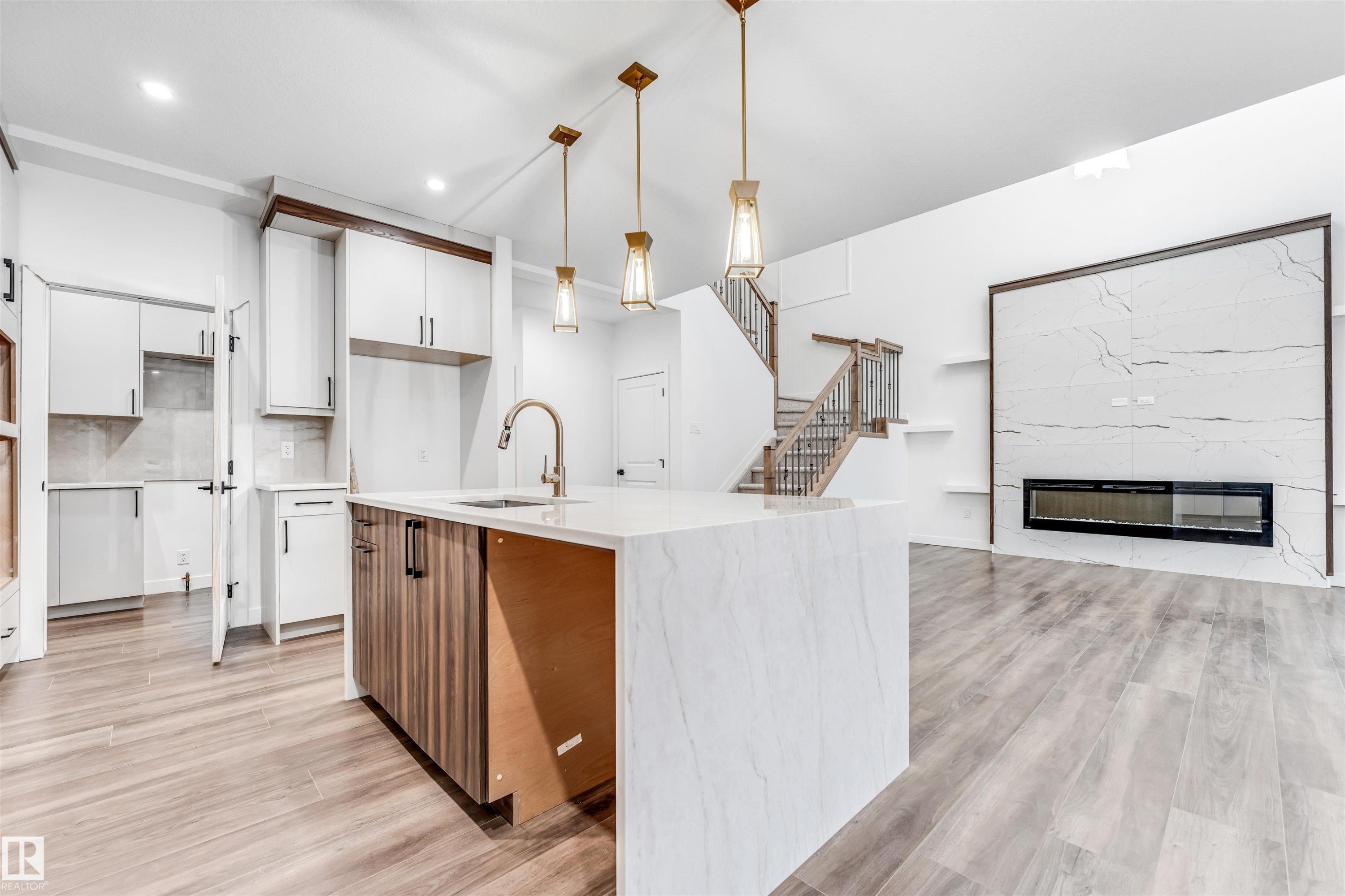 












136 Creekside Lane

,
Leduc,




AB
T9E 1T1

