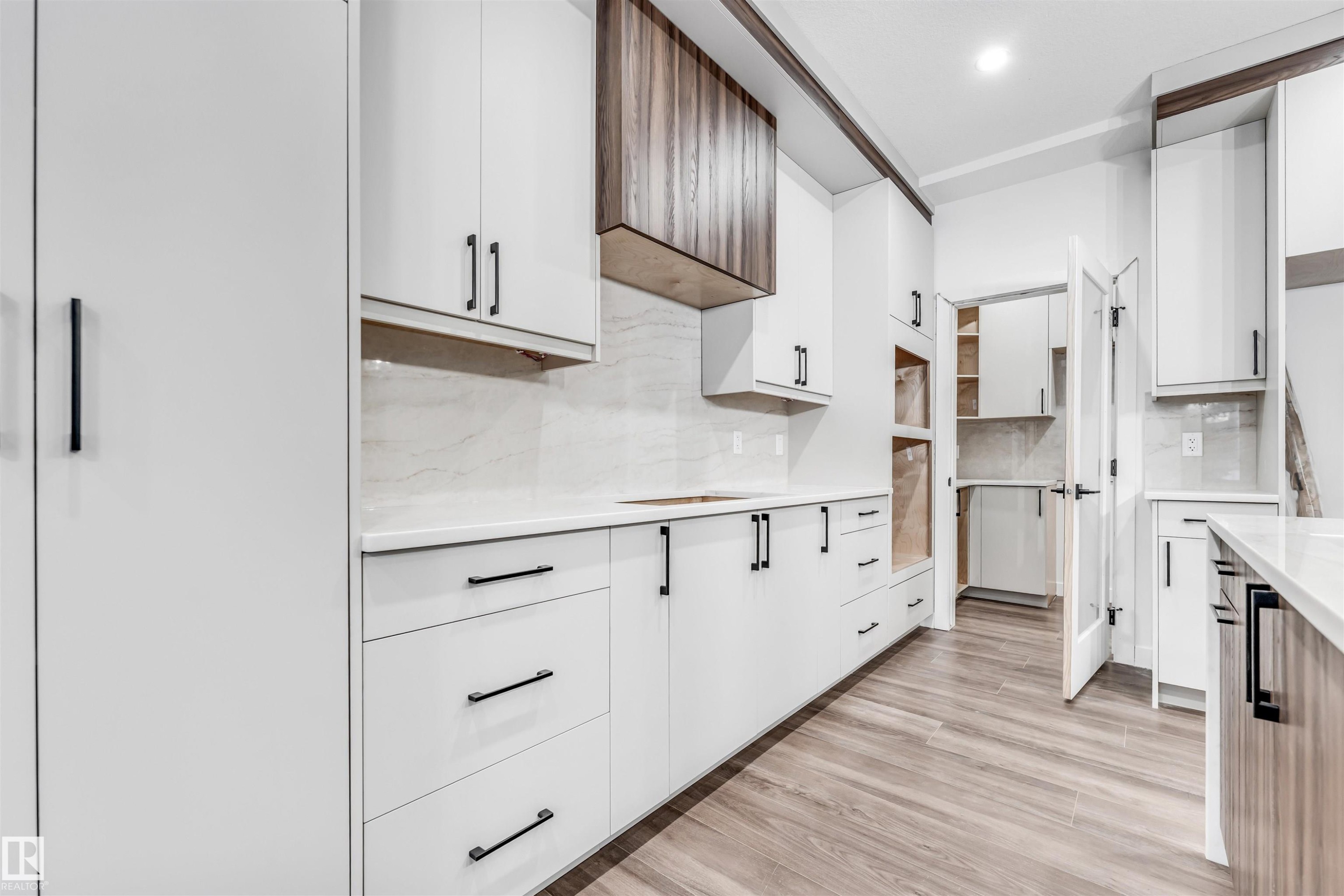 












136 Creekside Lane

,
Leduc,




AB
T9E 1T1

