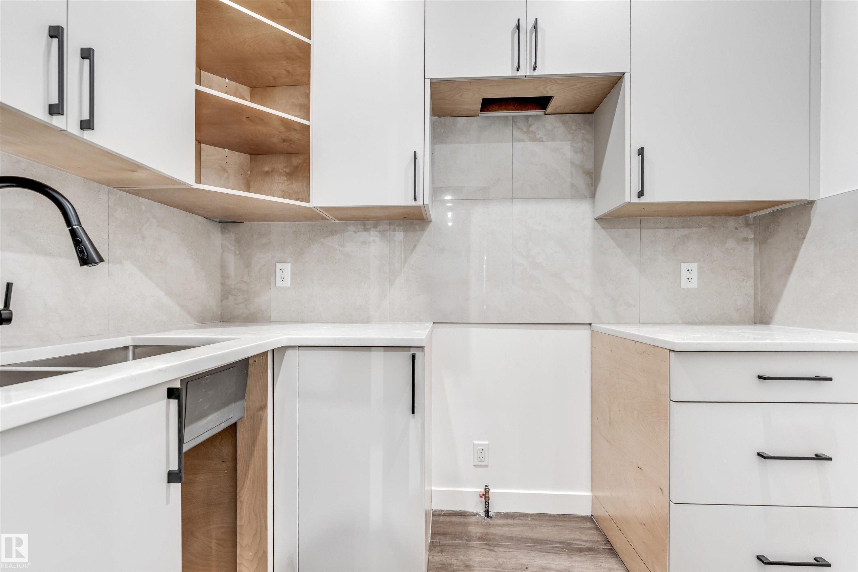 












136 Creekside Lane

,
Leduc,




AB
T9E 1T1

