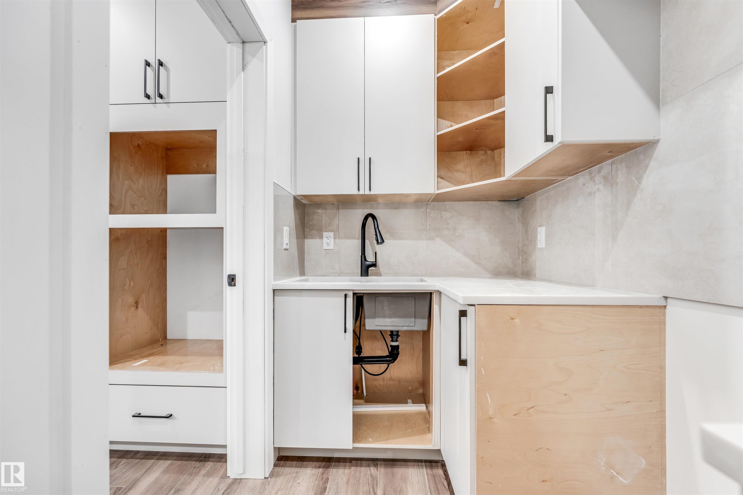 












136 Creekside Lane

,
Leduc,




AB
T9E 1T1

