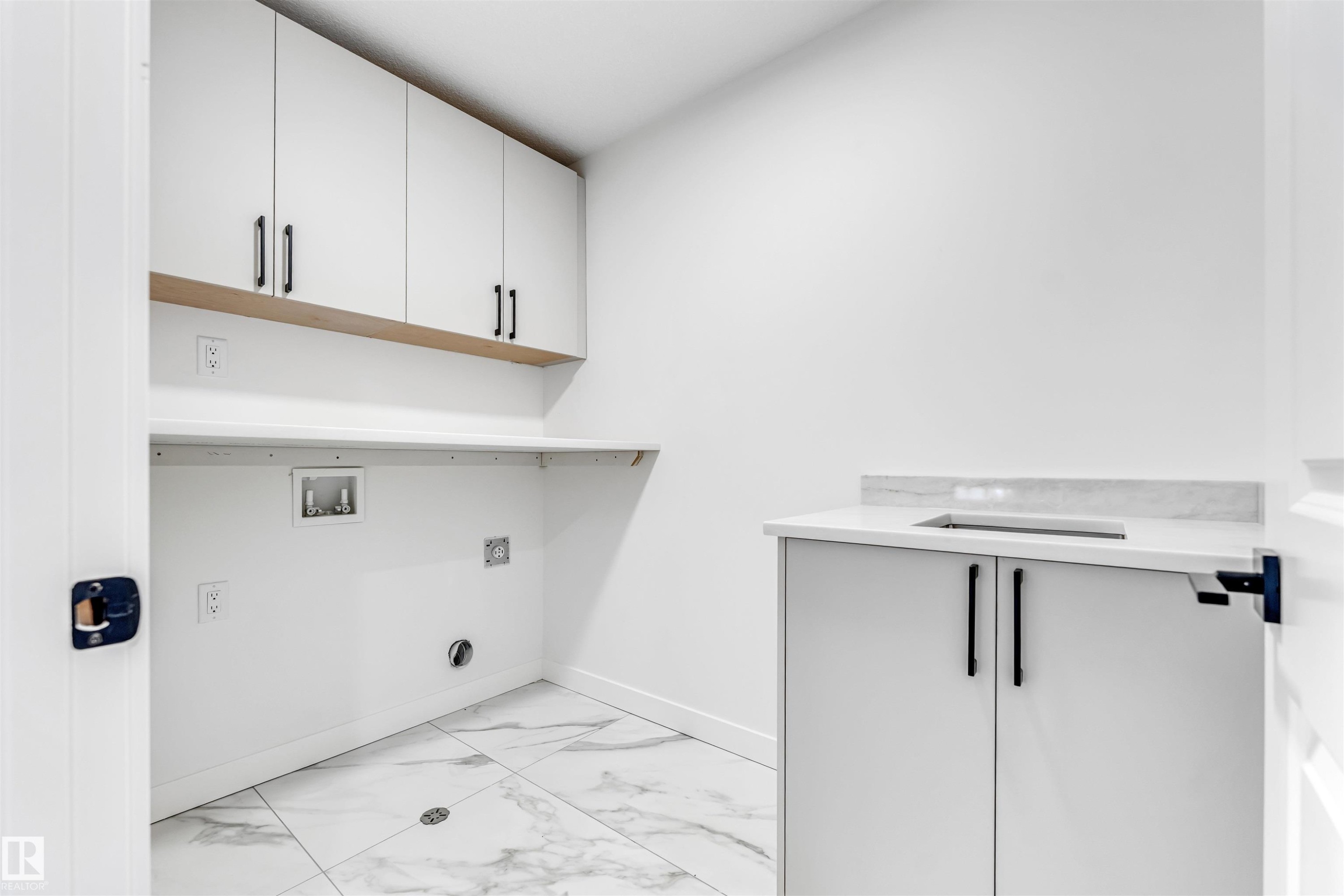 












136 Creekside Lane

,
Leduc,




AB
T9E 1T1

