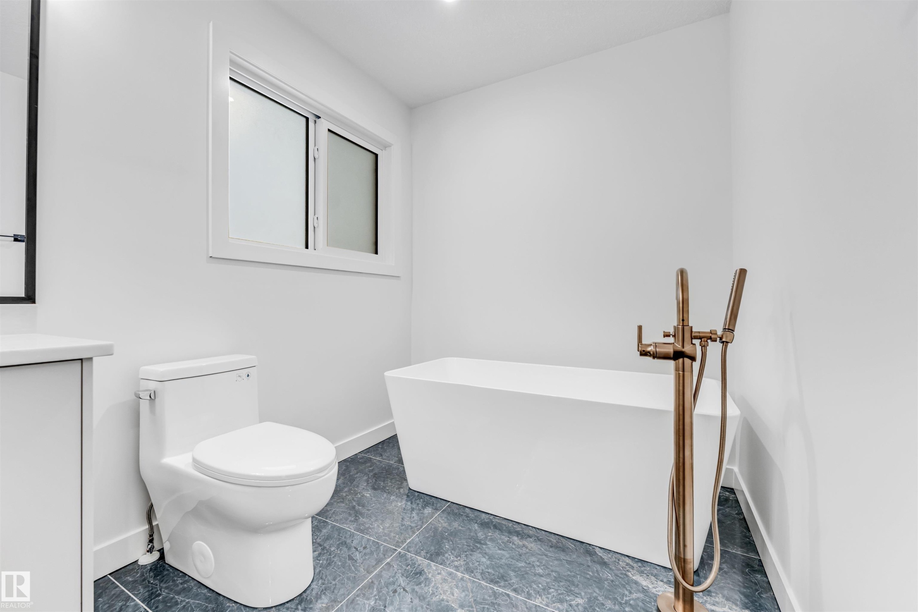 












136 Creekside Lane

,
Leduc,




AB
T9E 1T1

