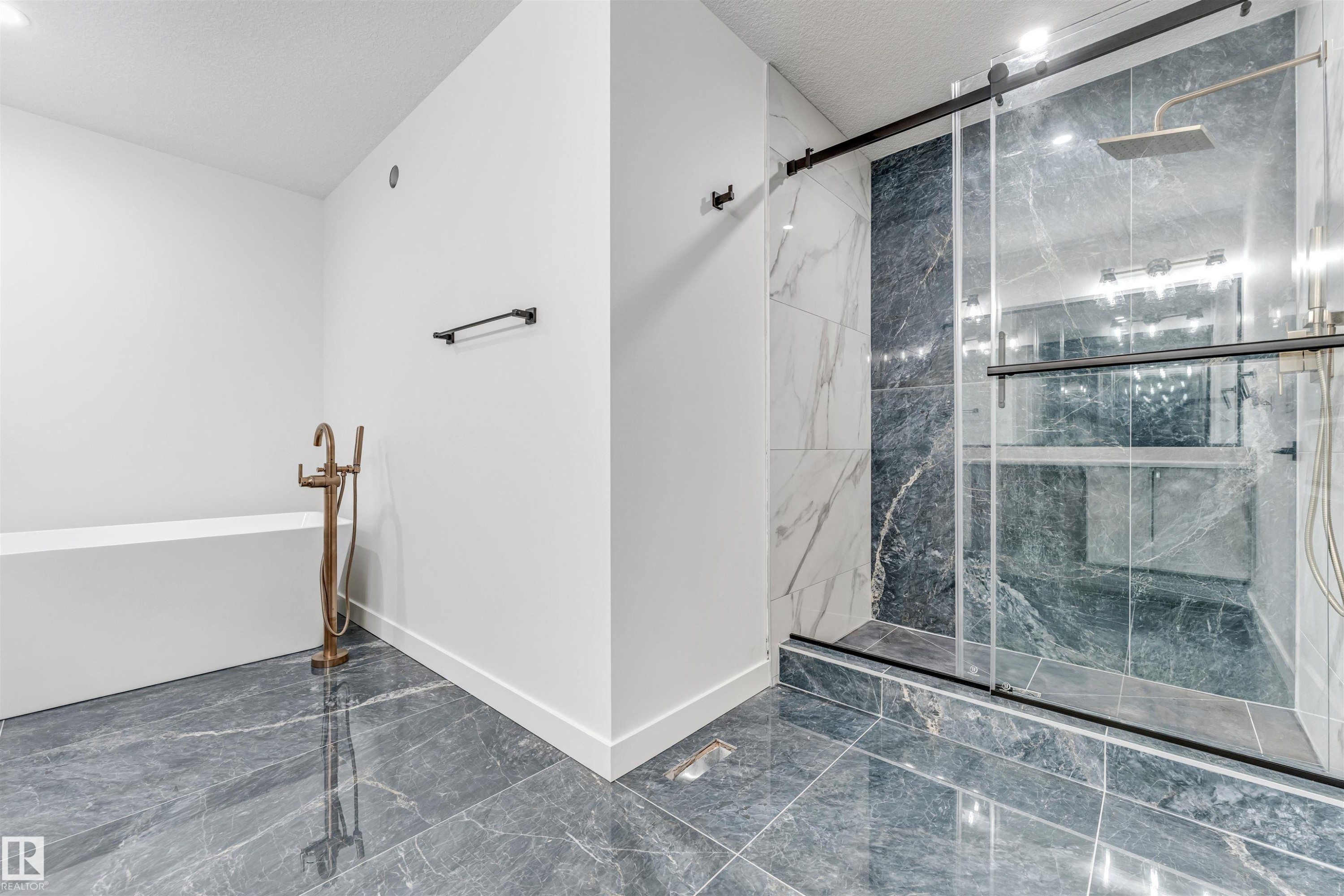 












136 Creekside Lane

,
Leduc,




AB
T9E 1T1

