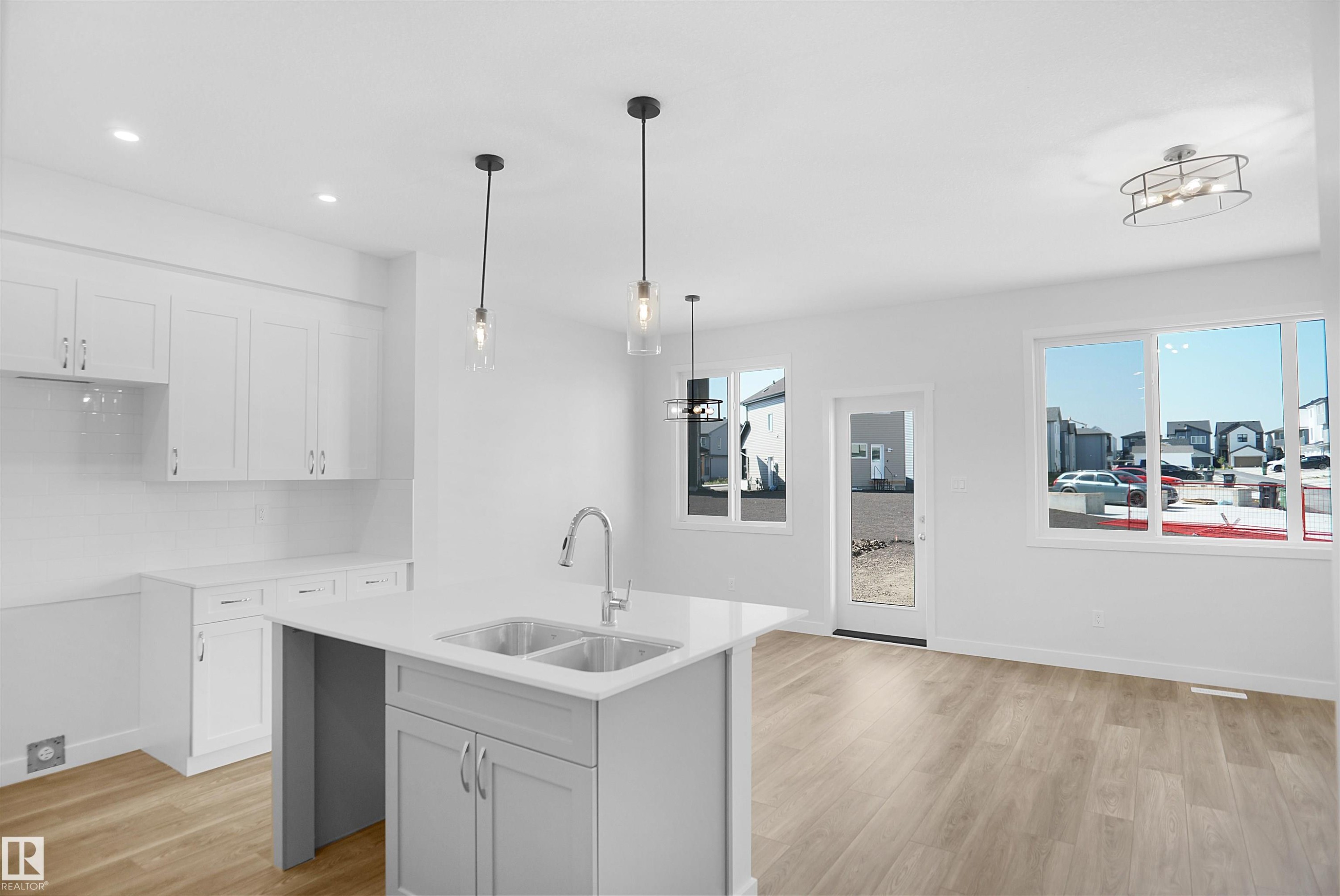 












17628 4 Street

,
Edmonton,




AB
T5Y 4E7

