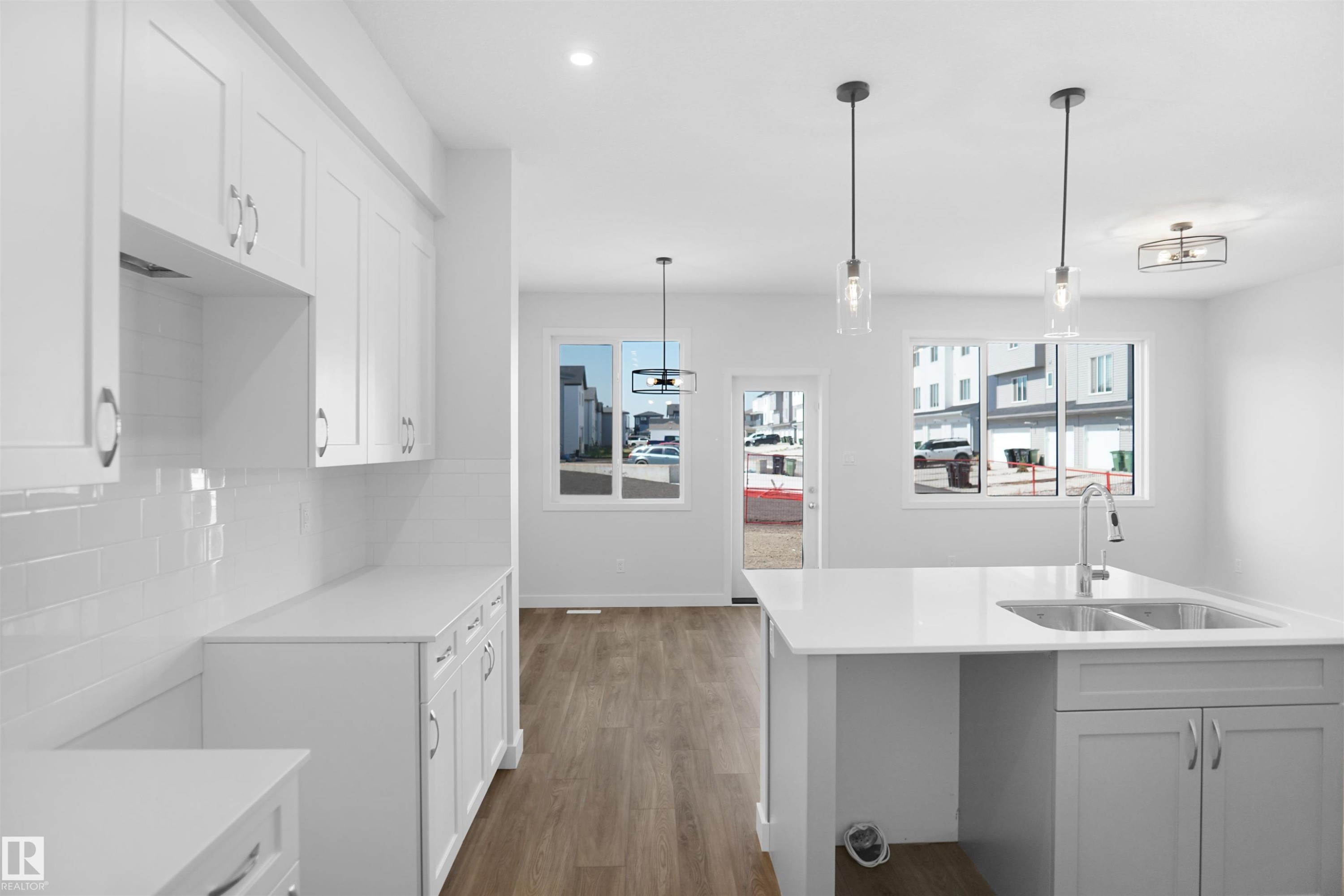 












17628 4 Street

,
Edmonton,




AB
T5Y 4E7

