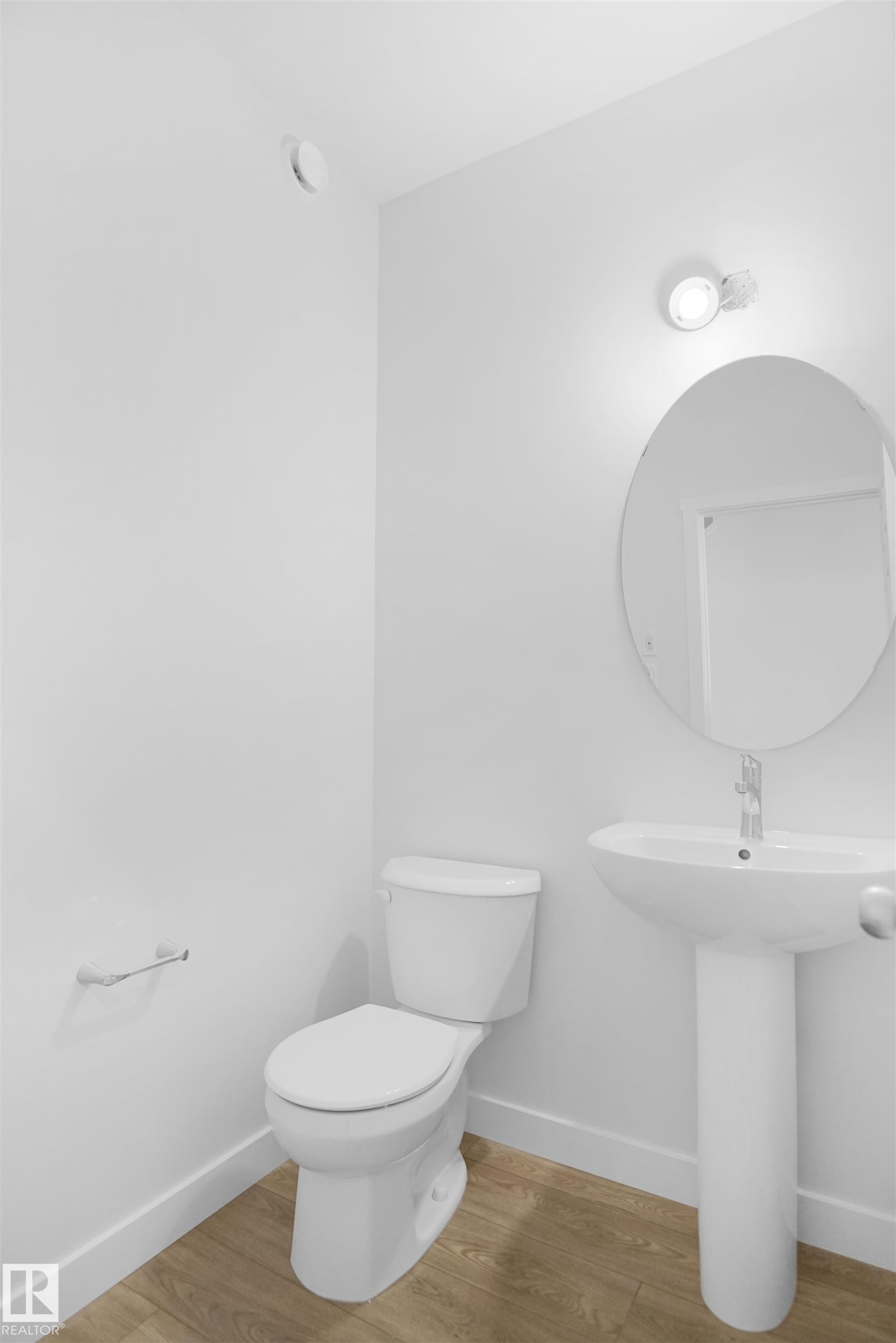 












17628 4 Street

,
Edmonton,




AB
T5Y 4E7

