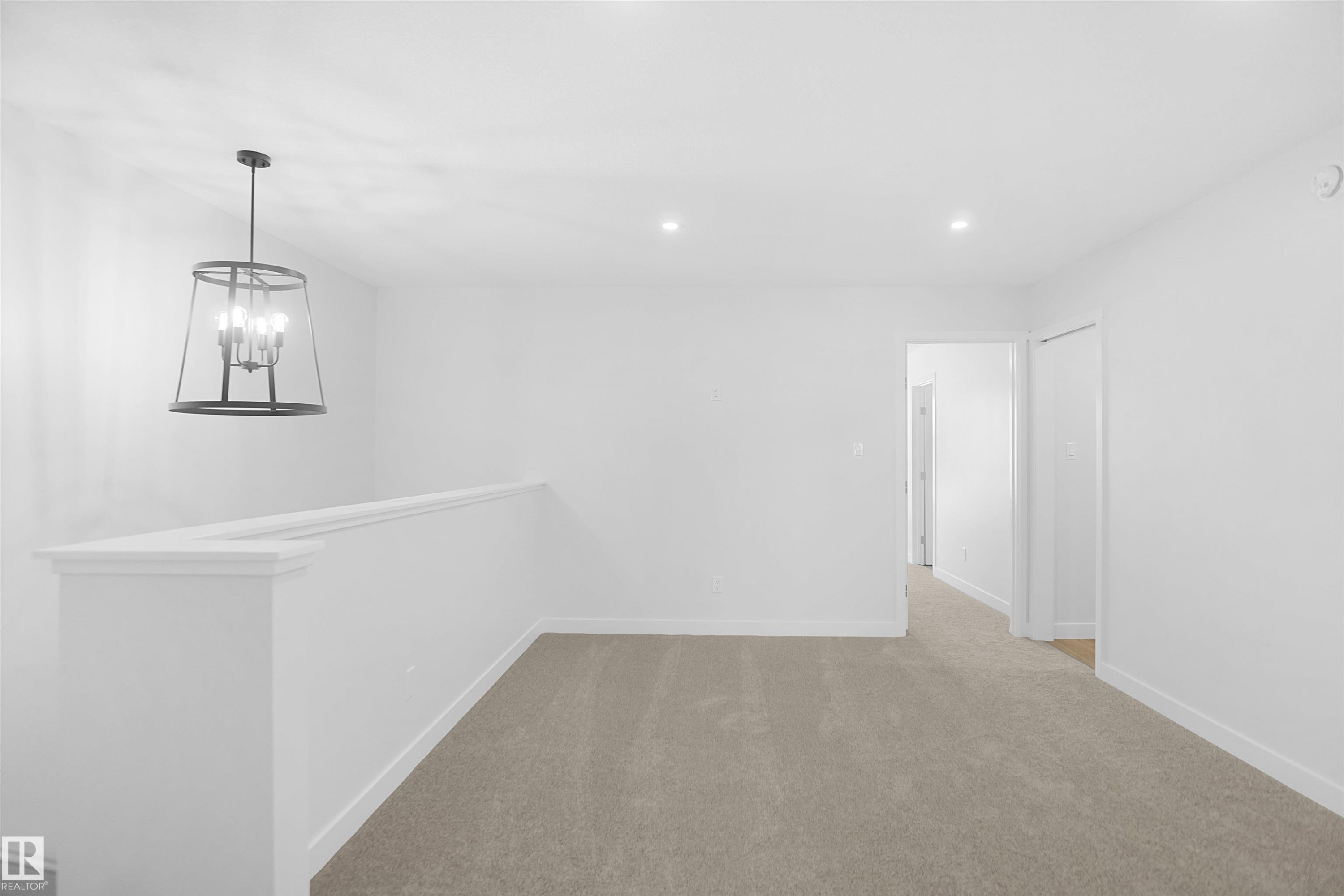 












17628 4 Street

,
Edmonton,




AB
T5Y 4E7

