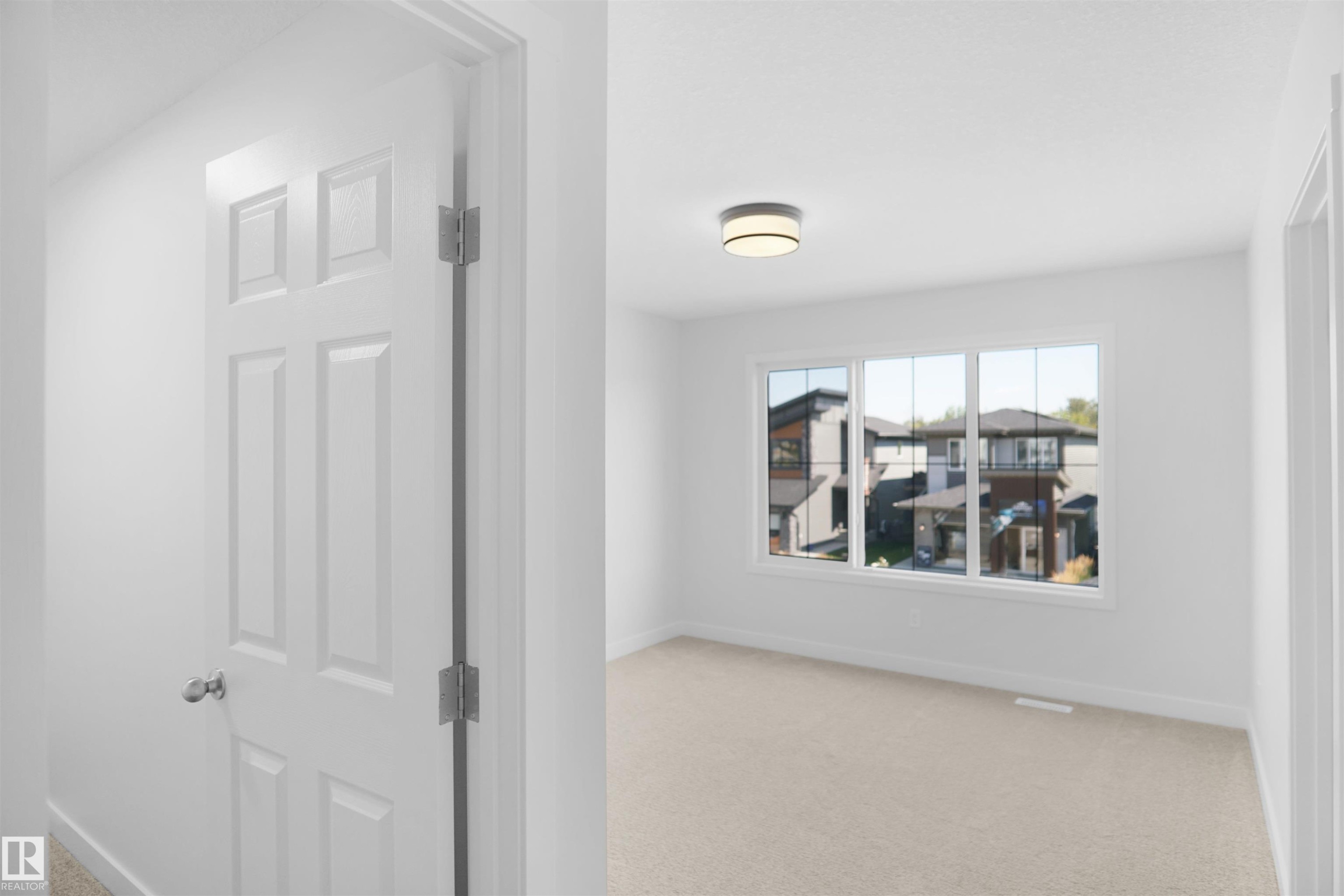 












17628 4 Street

,
Edmonton,




AB
T5Y 4E7

