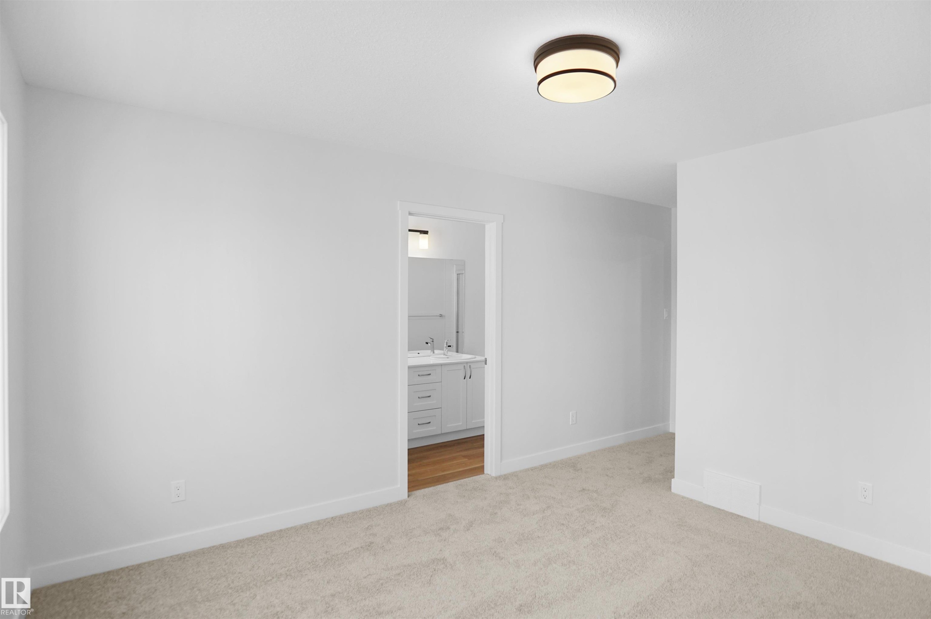 












17628 4 Street

,
Edmonton,




AB
T5Y 4E7

