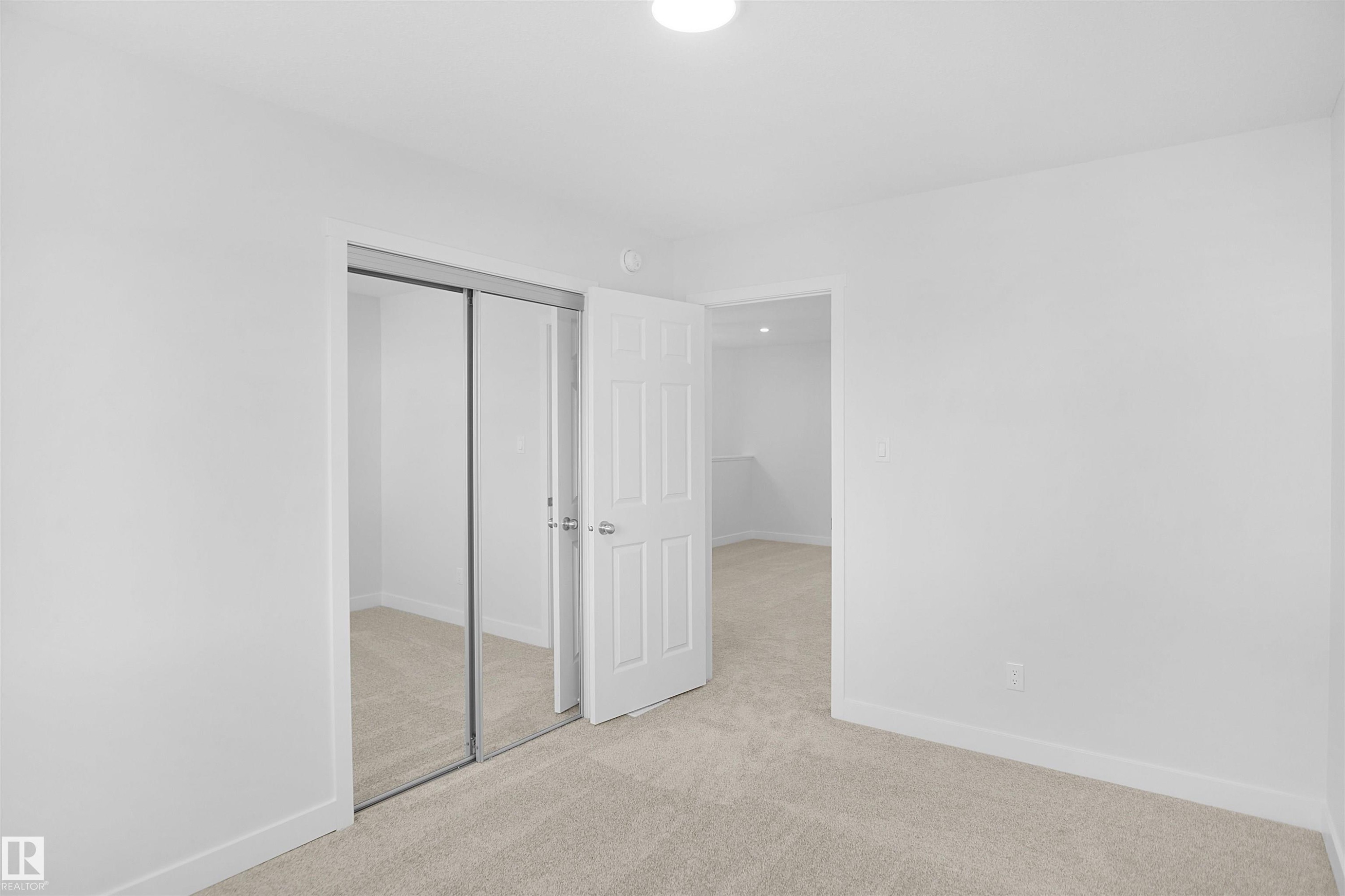 












17628 4 Street

,
Edmonton,




AB
T5Y 4E7

