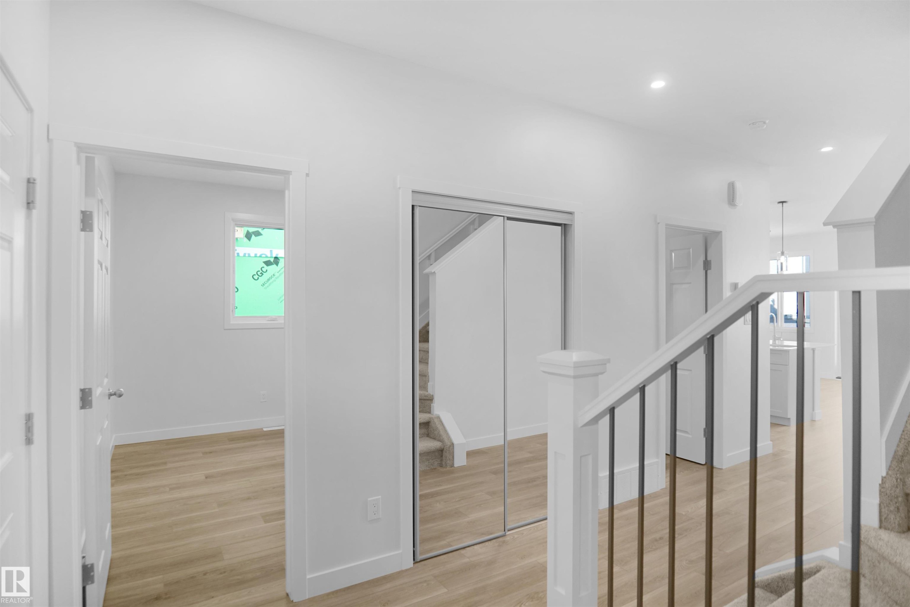 












17628 4 Street

,
Edmonton,




AB
T5Y 4E7

