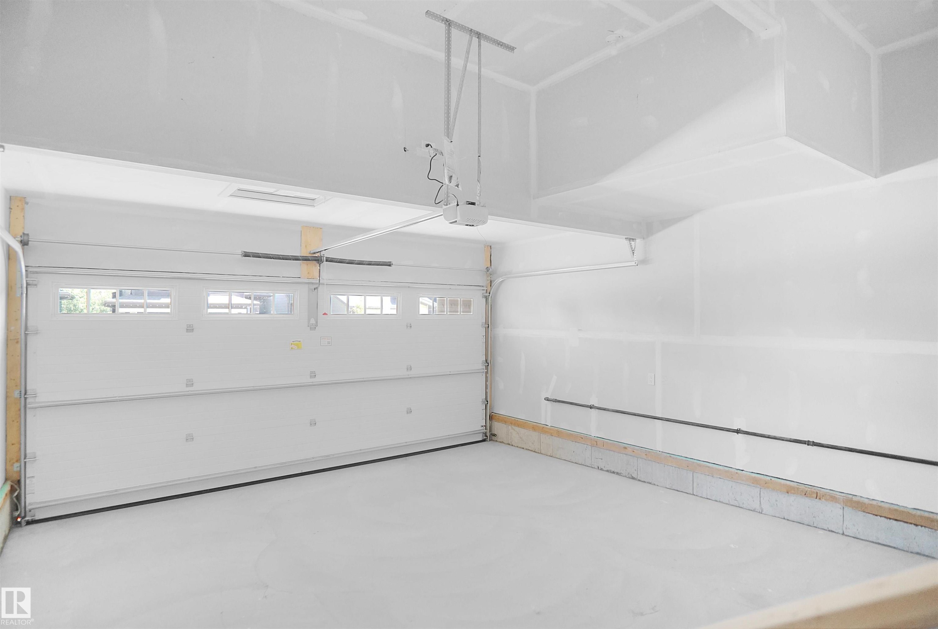 












17628 4 Street

,
Edmonton,




AB
T5Y 4E7

