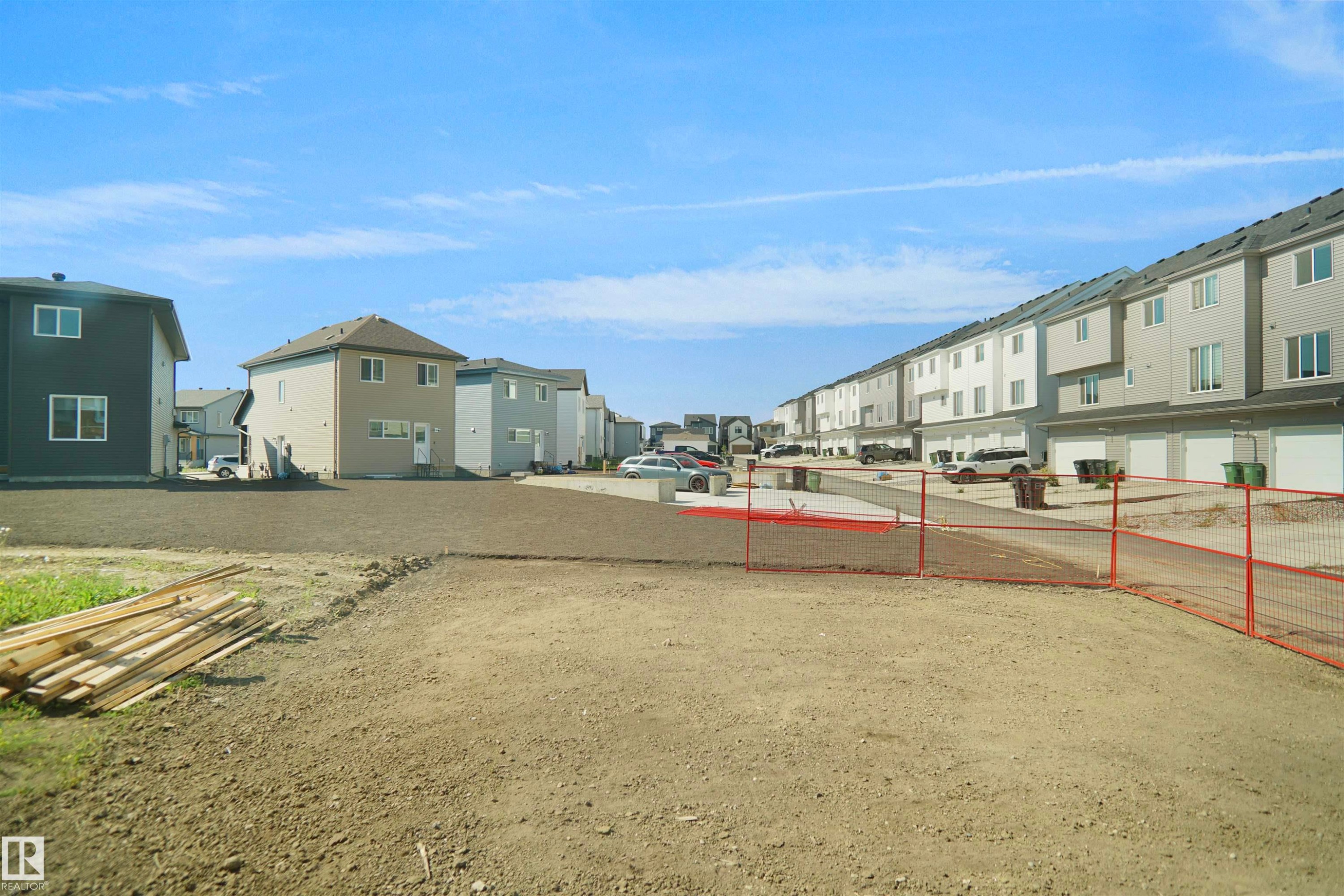 












17628 4 Street

,
Edmonton,




AB
T5Y 4E7

