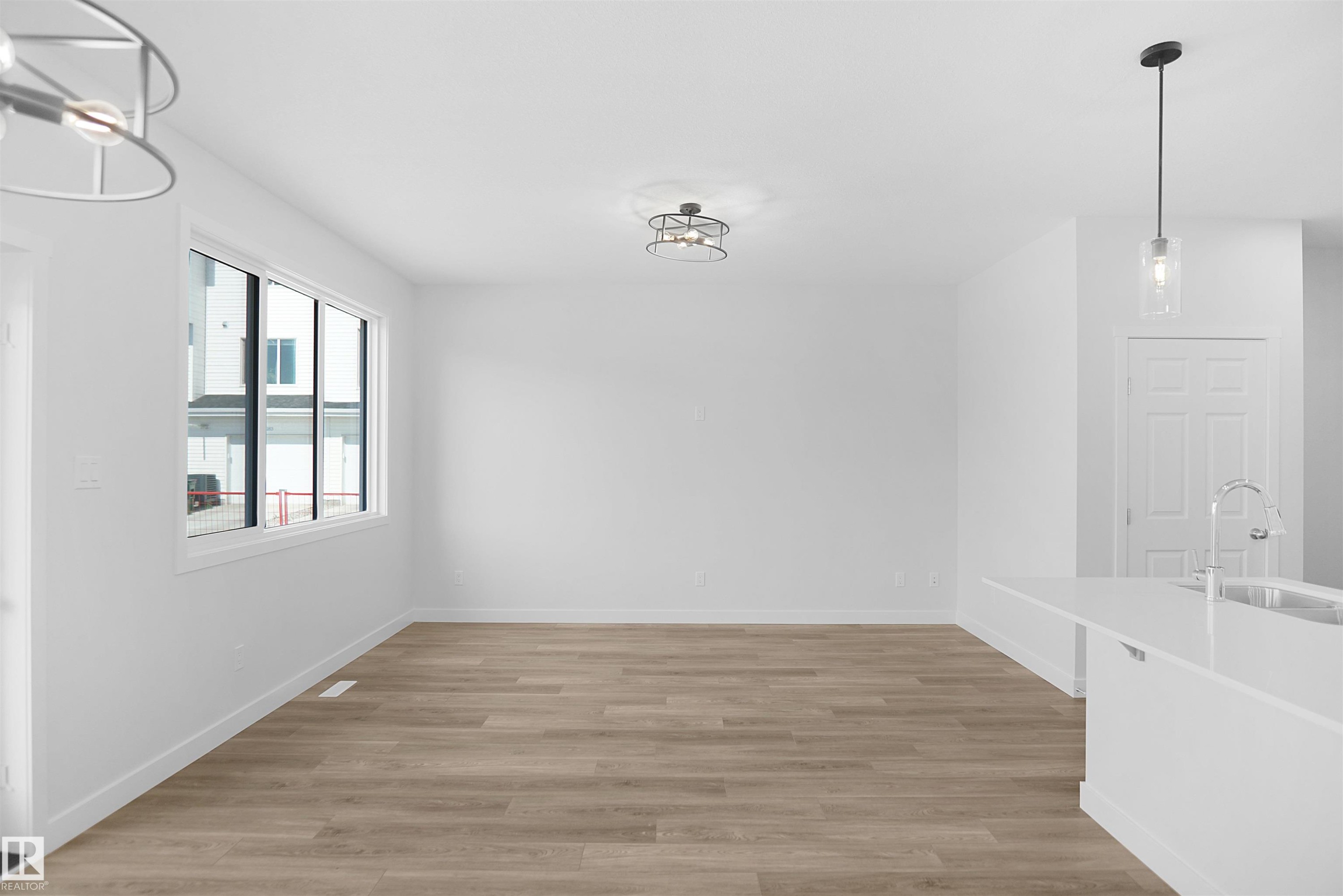 












17628 4 Street

,
Edmonton,




AB
T5Y 4E7

