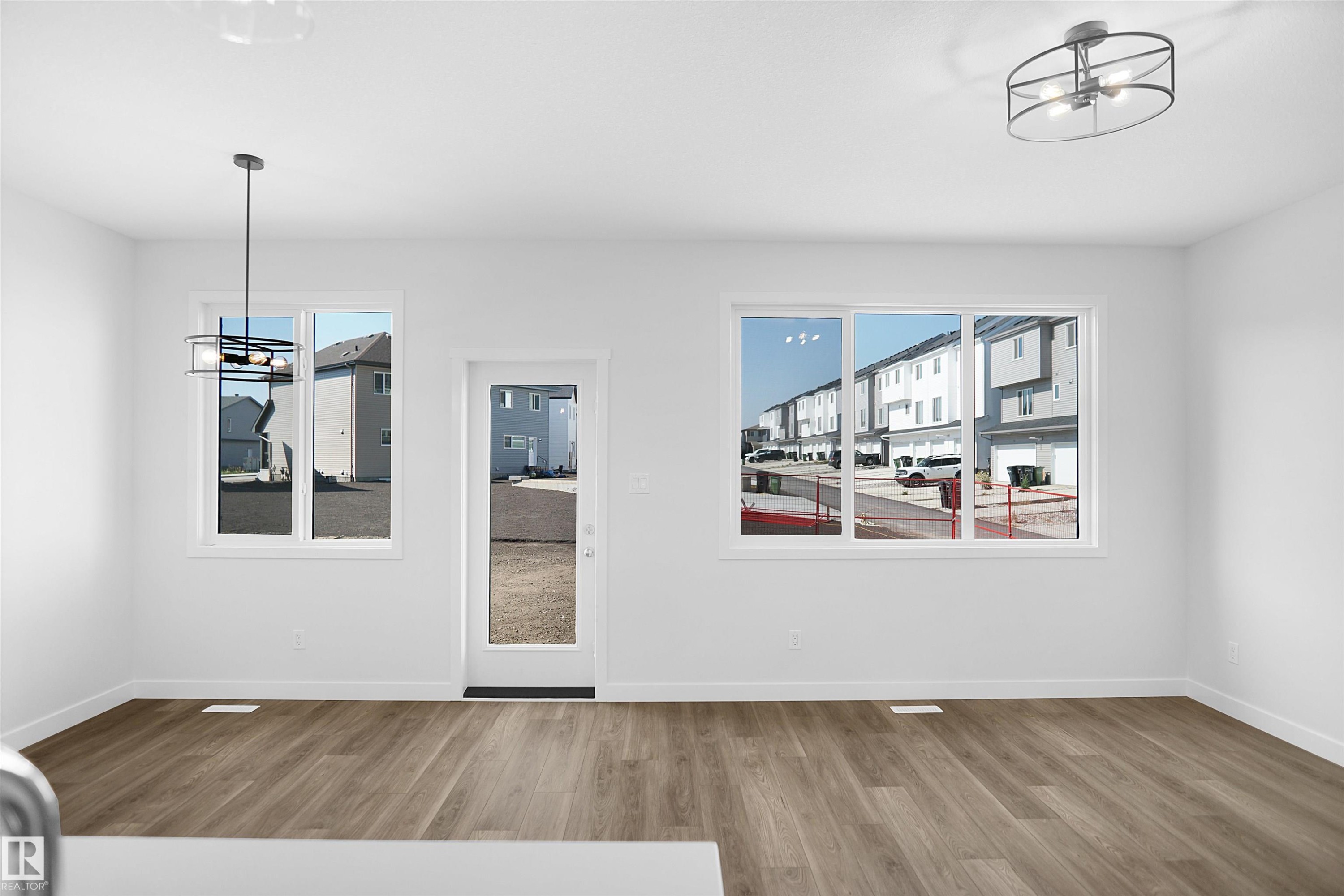 












17628 4 Street

,
Edmonton,




AB
T5Y 4E7

