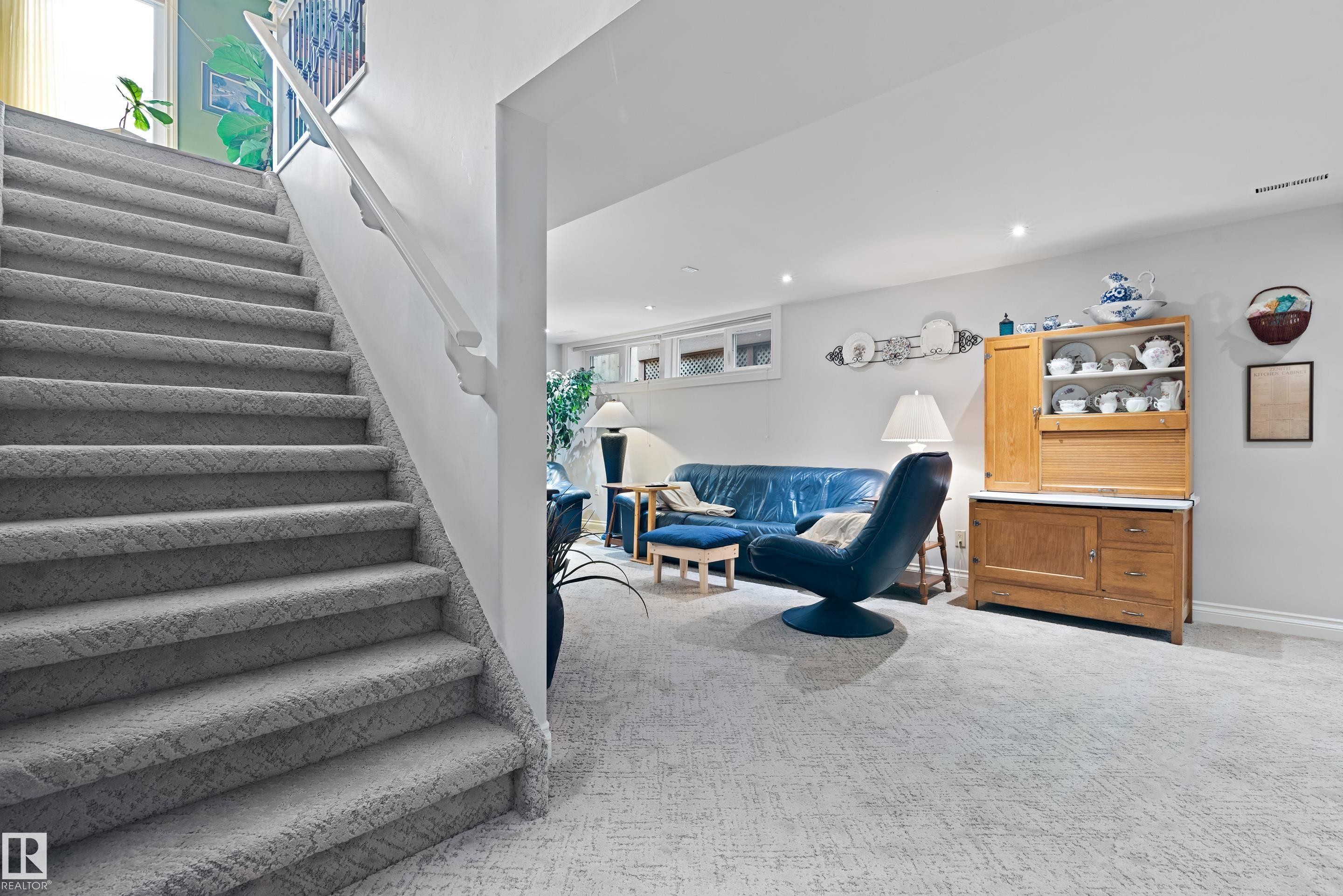 












5704 144 Street

,
Edmonton,




AB
T6H 4H4

