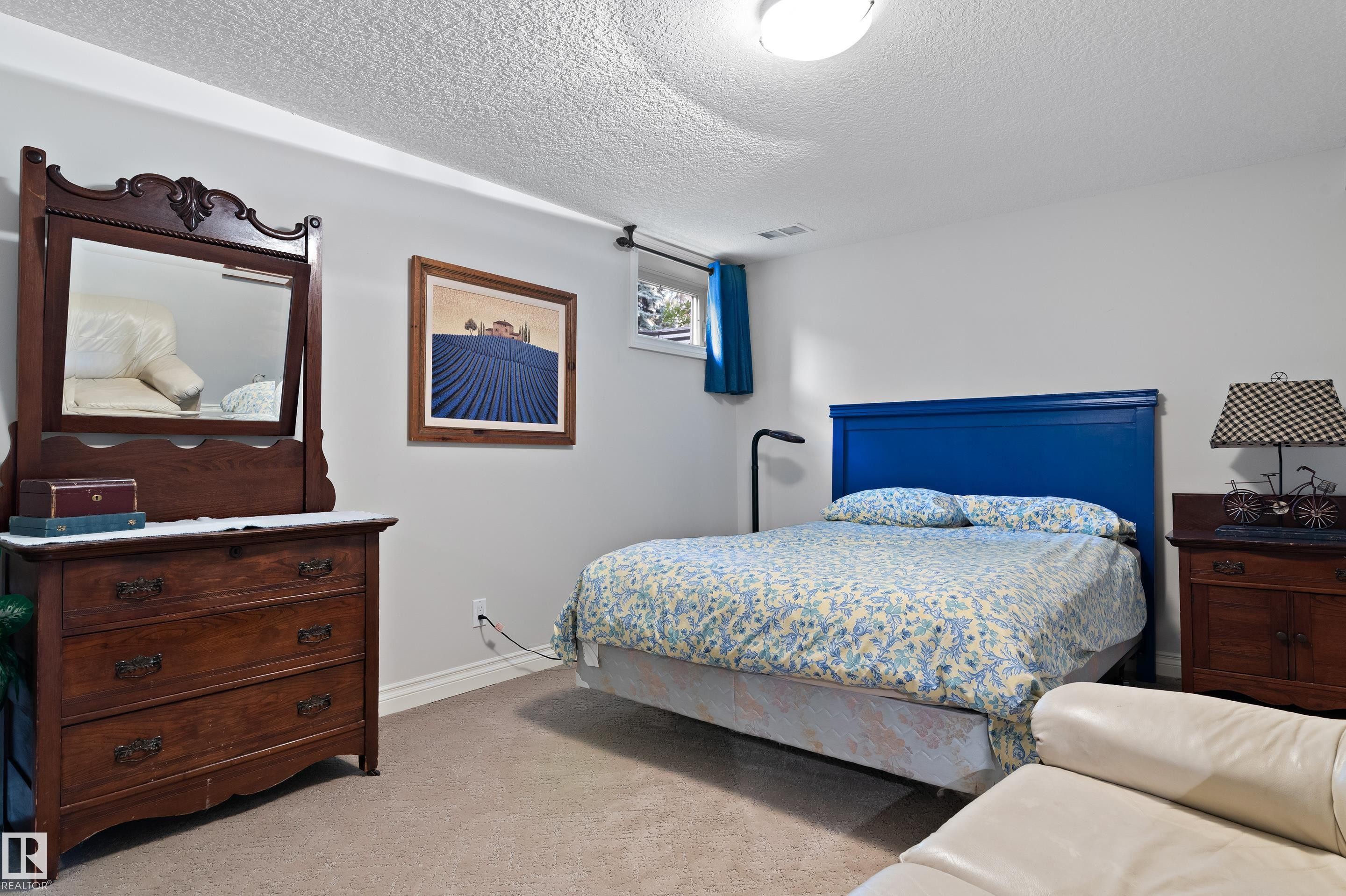 












5704 144 Street

,
Edmonton,




AB
T6H 4H4

