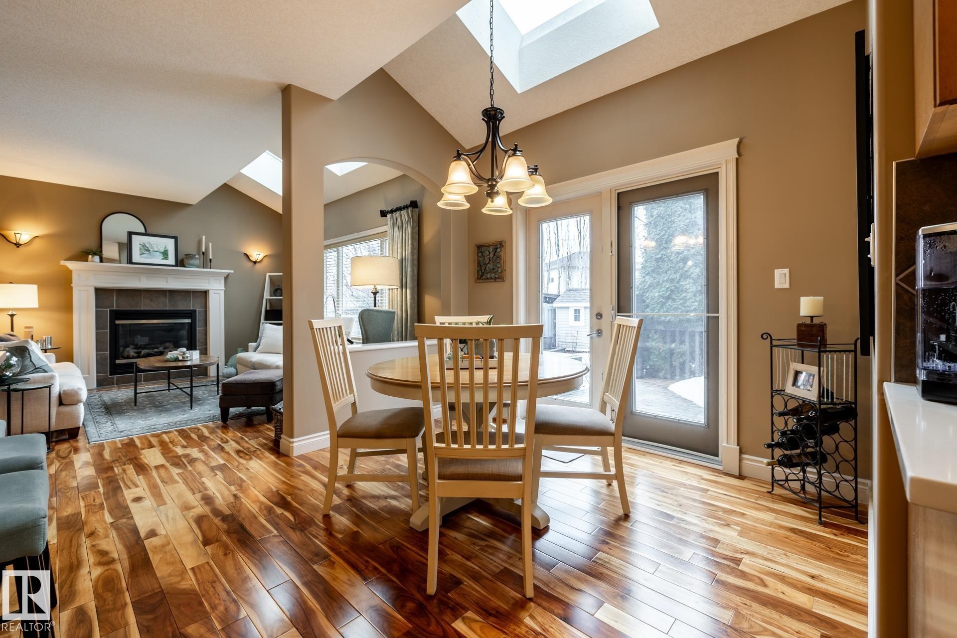 












4815 209 Street

,
Edmonton,




AB
T6M 3A4

