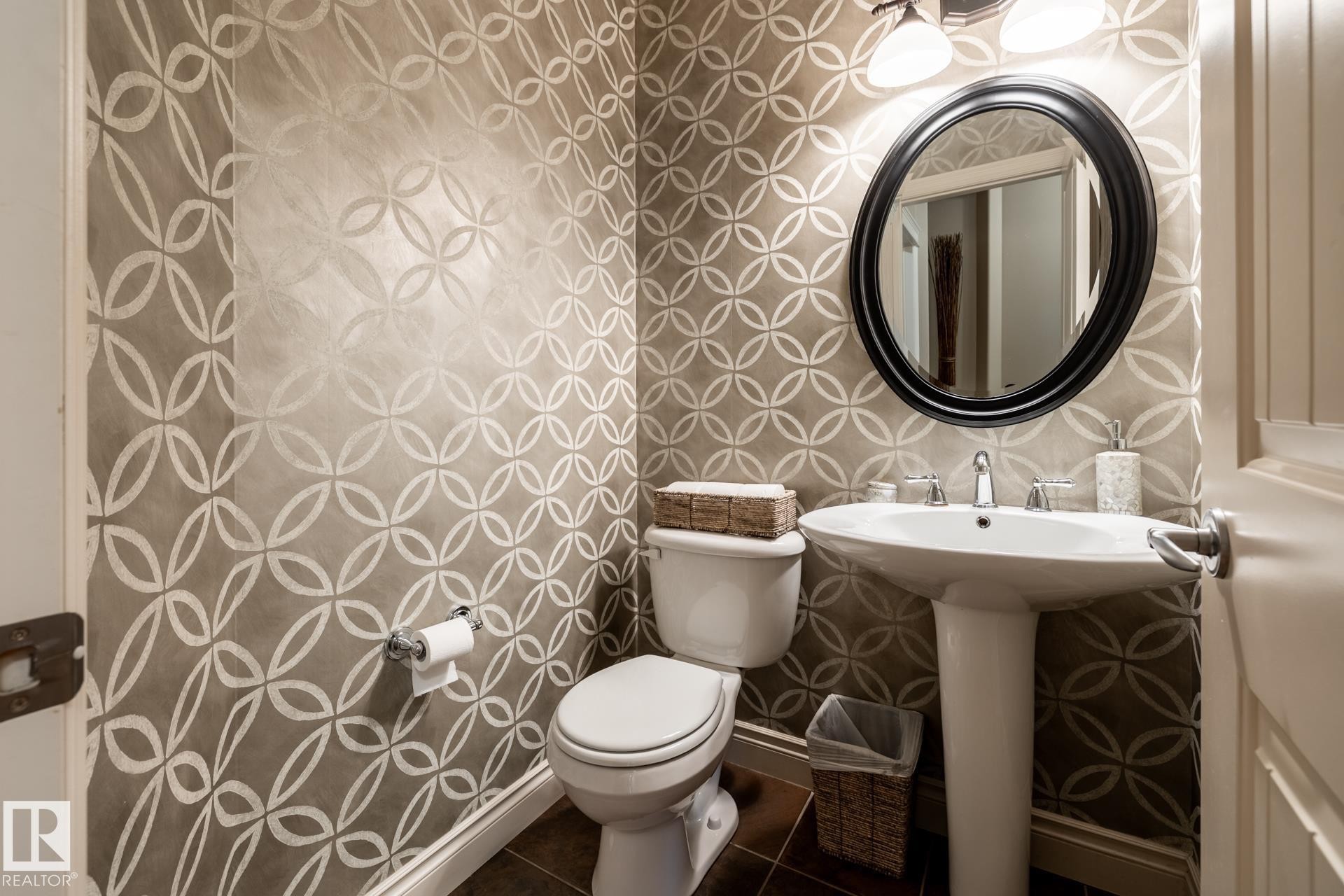 












4815 209 Street

,
Edmonton,




AB
T6M 3A4

