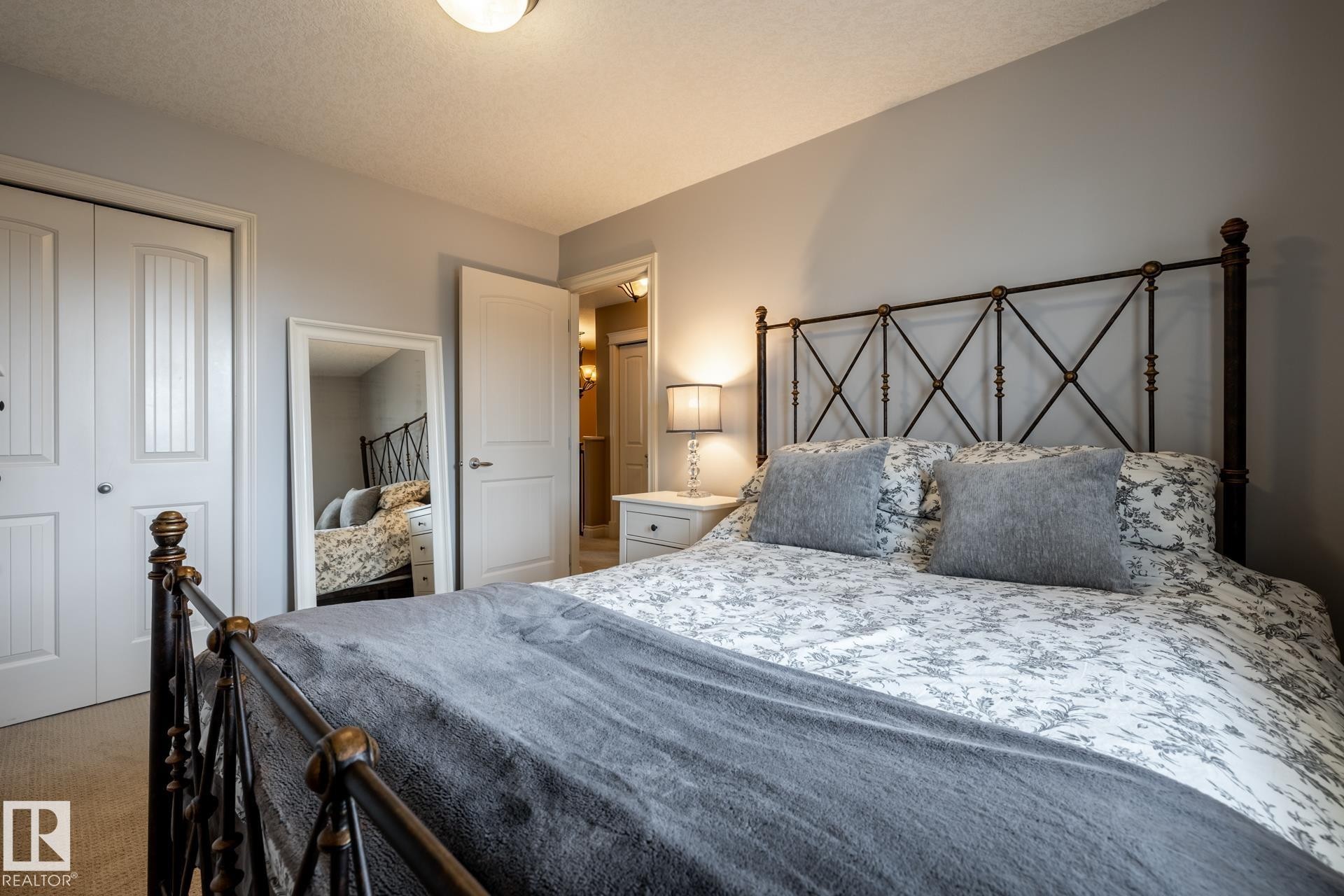 












4815 209 Street

,
Edmonton,




AB
T6M 3A4

